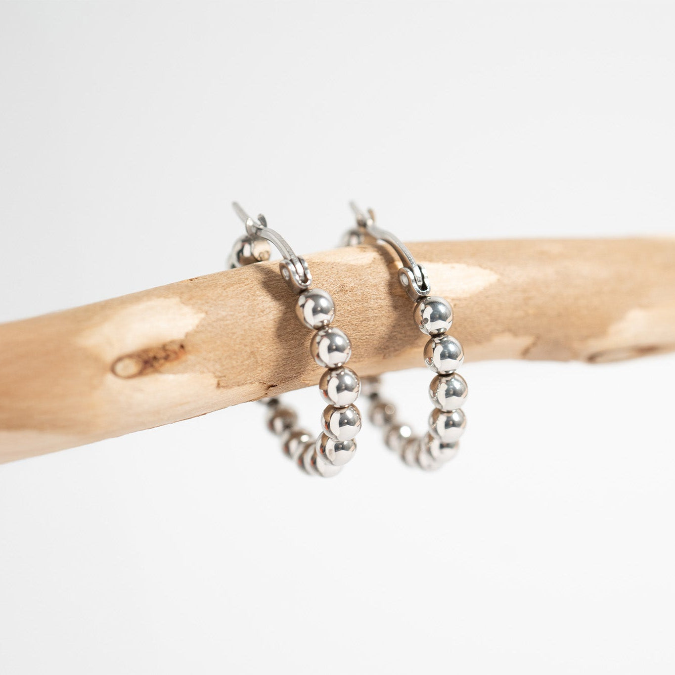 18K Gold PVD Stainless Steel Circle Ball Hoop Earrings / ERJ0068、mySite、dreamappss