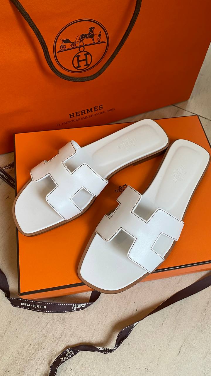 Hermes white (Blanc) Oran sandals、mySite、garminoutage.com