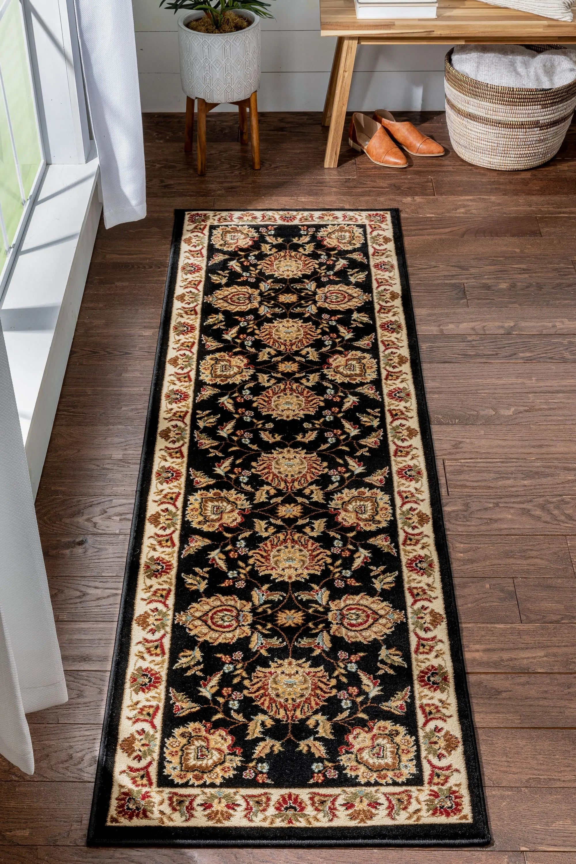 Abbasi Black Traditional Rug、mySite、gigharbornorthrealestate