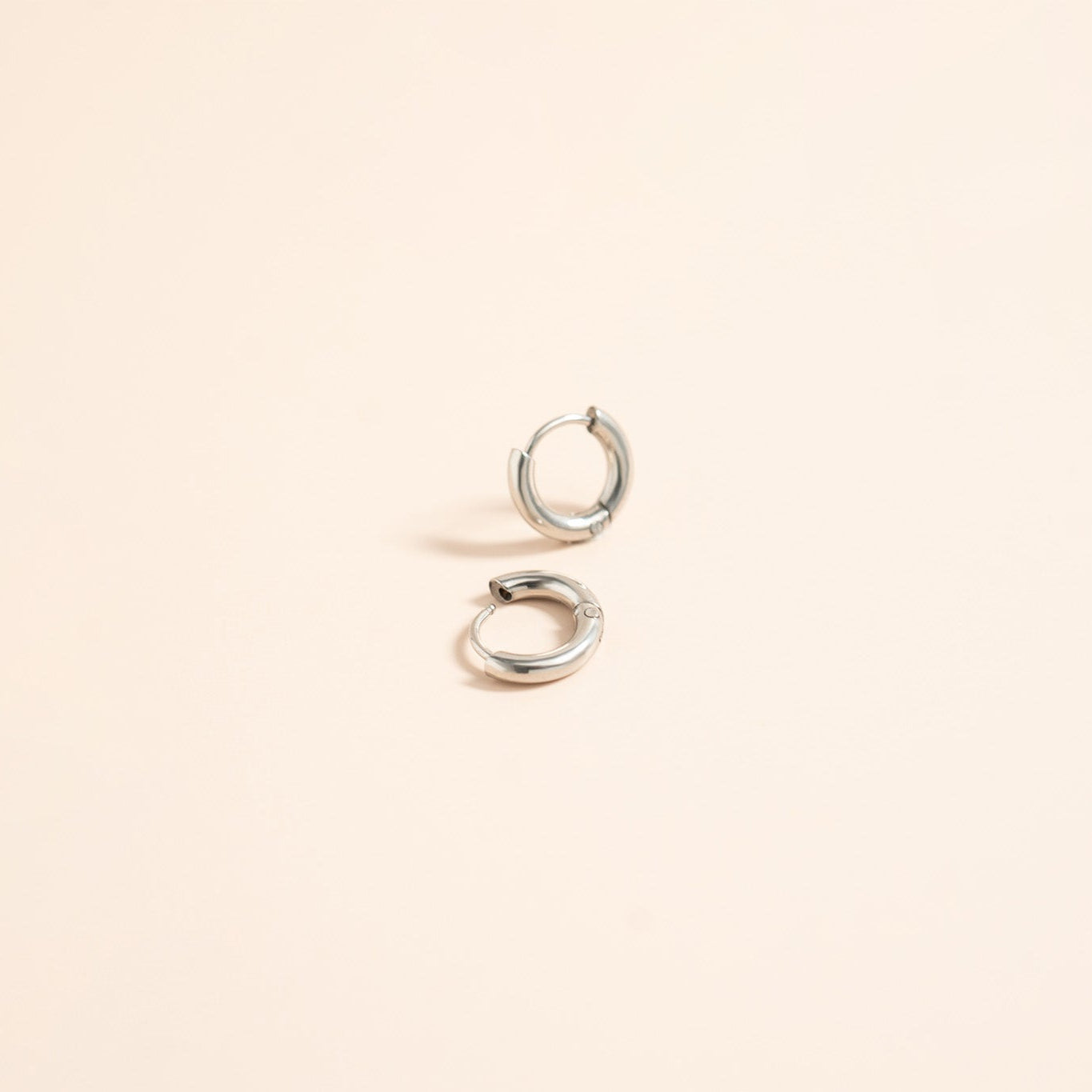 18K Gold PVD Stainless Steel Minimalist Thin Huggie Earrings / ERJ0046、mySite、dreamappss