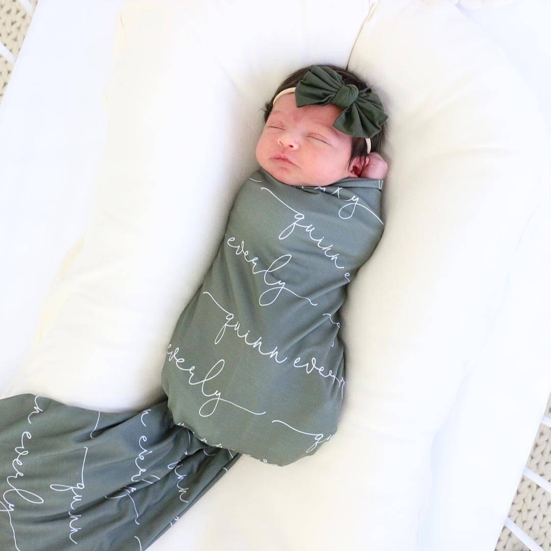  Personalized Olive Baby Name Swaddle Blanket - Script、mySite、layawaytickets