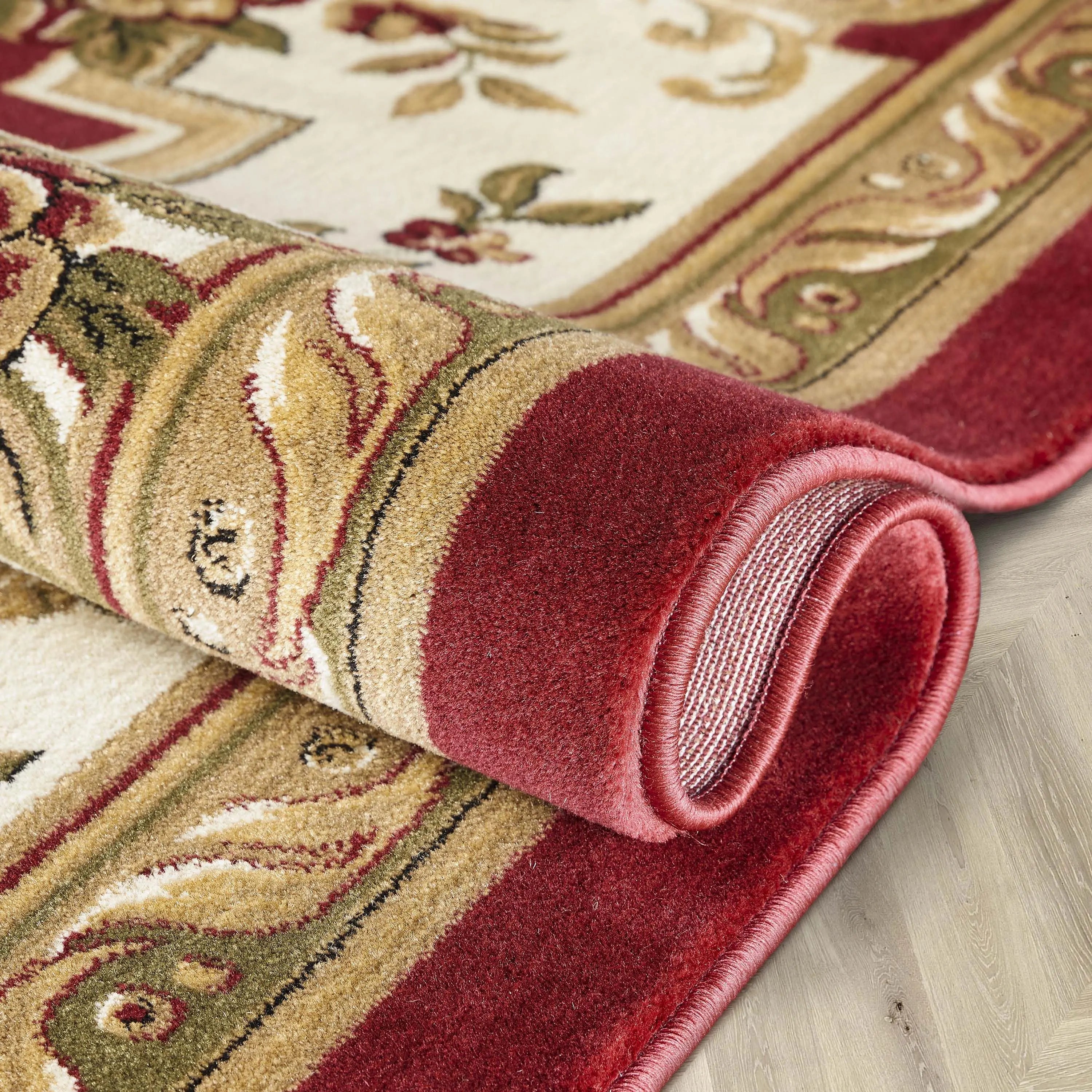 Le Petit Palais Red Traditional Rug、mySite、gigharbornorthrealestate
