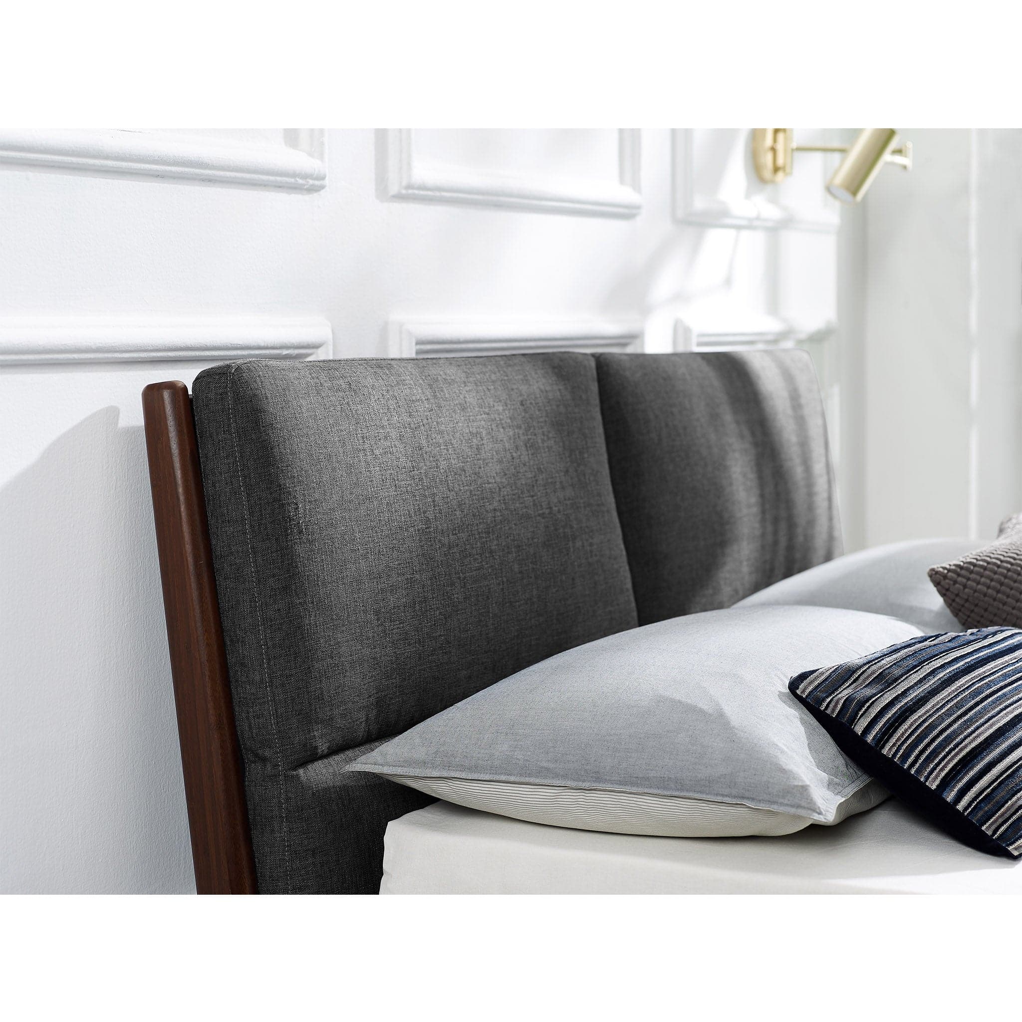 Park Avenue Platform Bed with Fabric、mySite、neckold