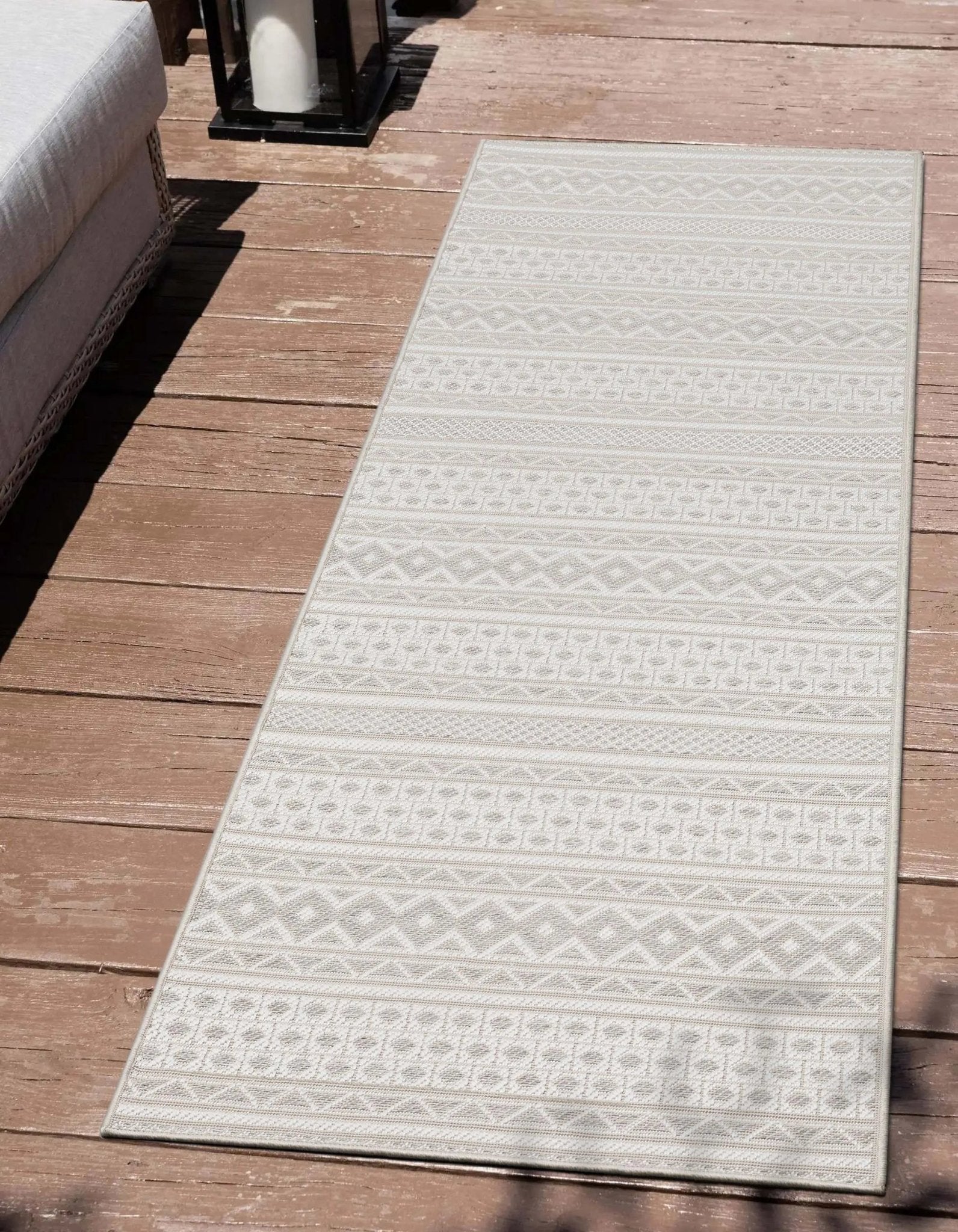 Arwen Tribal Indoor/Outdoor Ivory Textured Rug、mySite、gigharbornorthrealestate