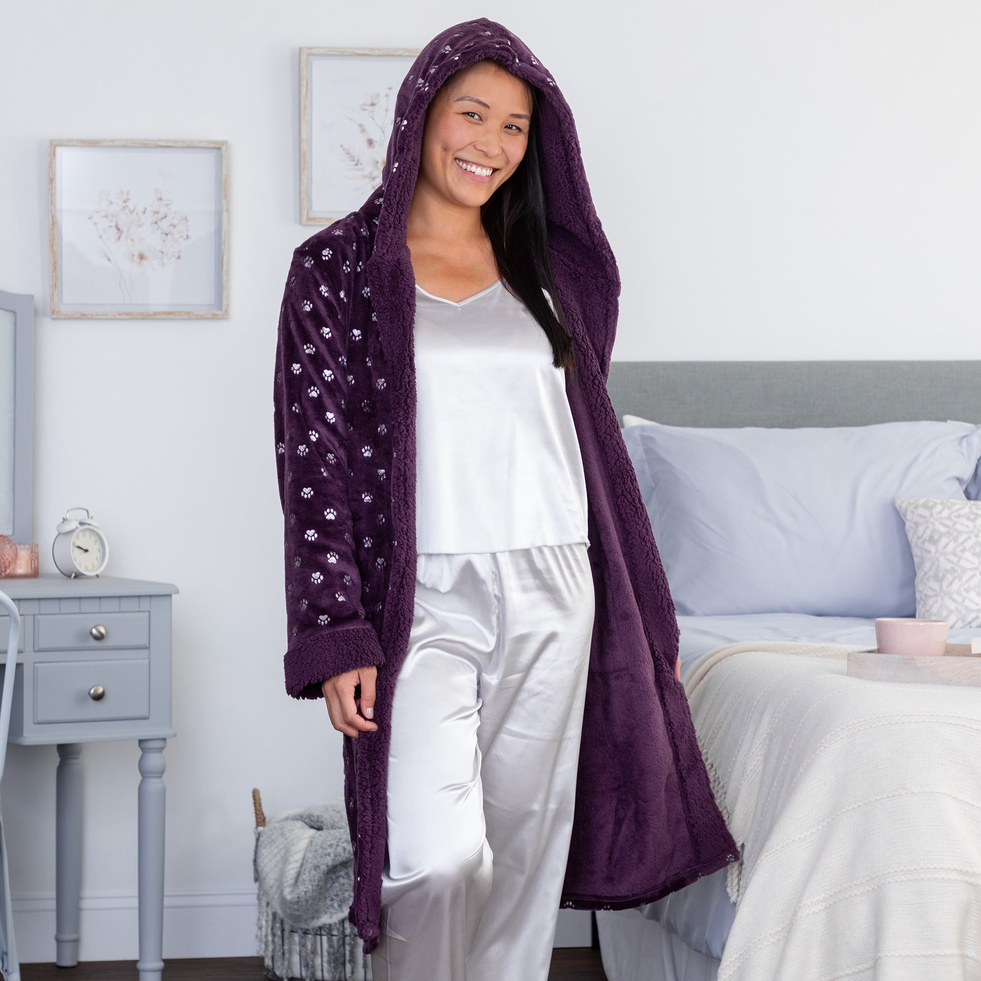 Regal Silver Paws Hooded Robe、mySite、camillekostekn