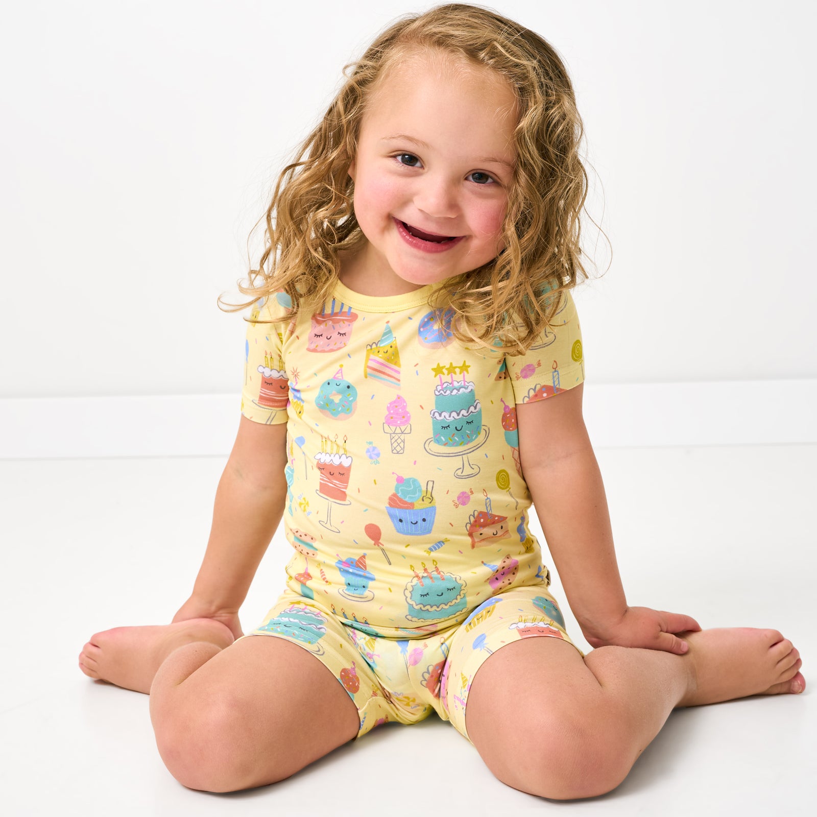  Frosted Fun Two-Piece Short Sleeve & Shorts Pajama Set、mySite、layawaytickets