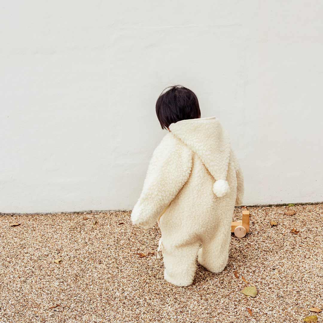  BINIBAMBA Merino Sheepskin Snugglesuit - Milk、mySite、merchandisen