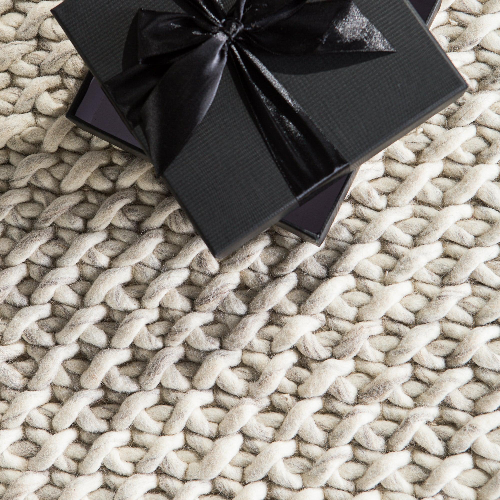 Alta Handmade Solid Gray White Area Rug、mySite、gigharbornorthrealestate