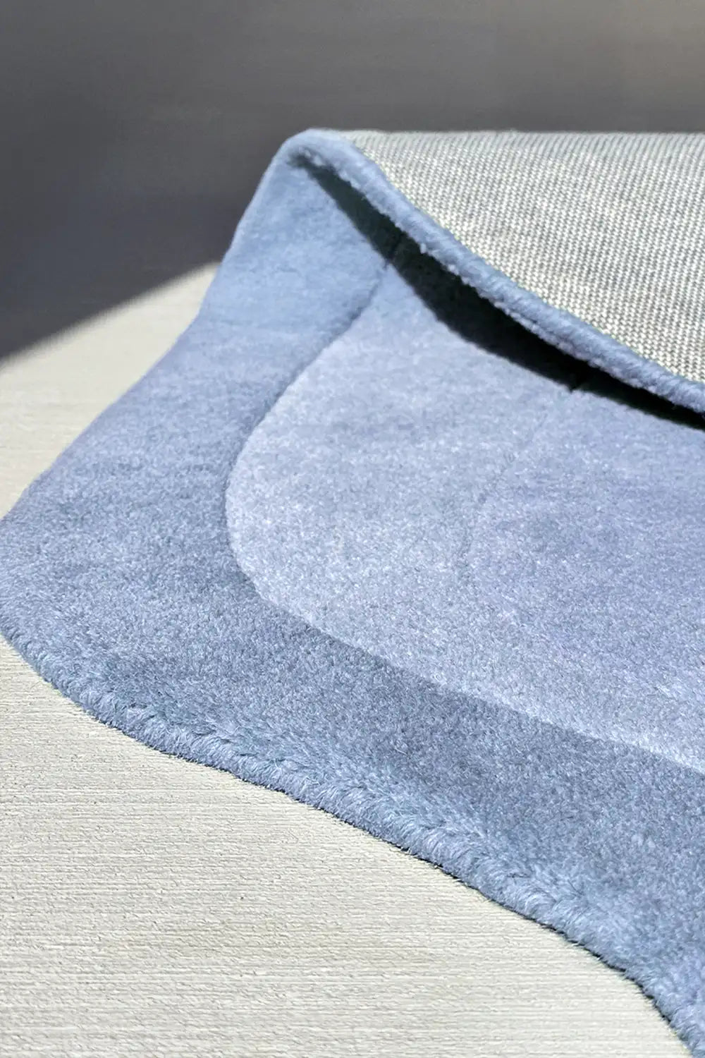 Blue Rolling Tides Hand Tufted Wool Rug、mySite、gigharbornorthrealestate