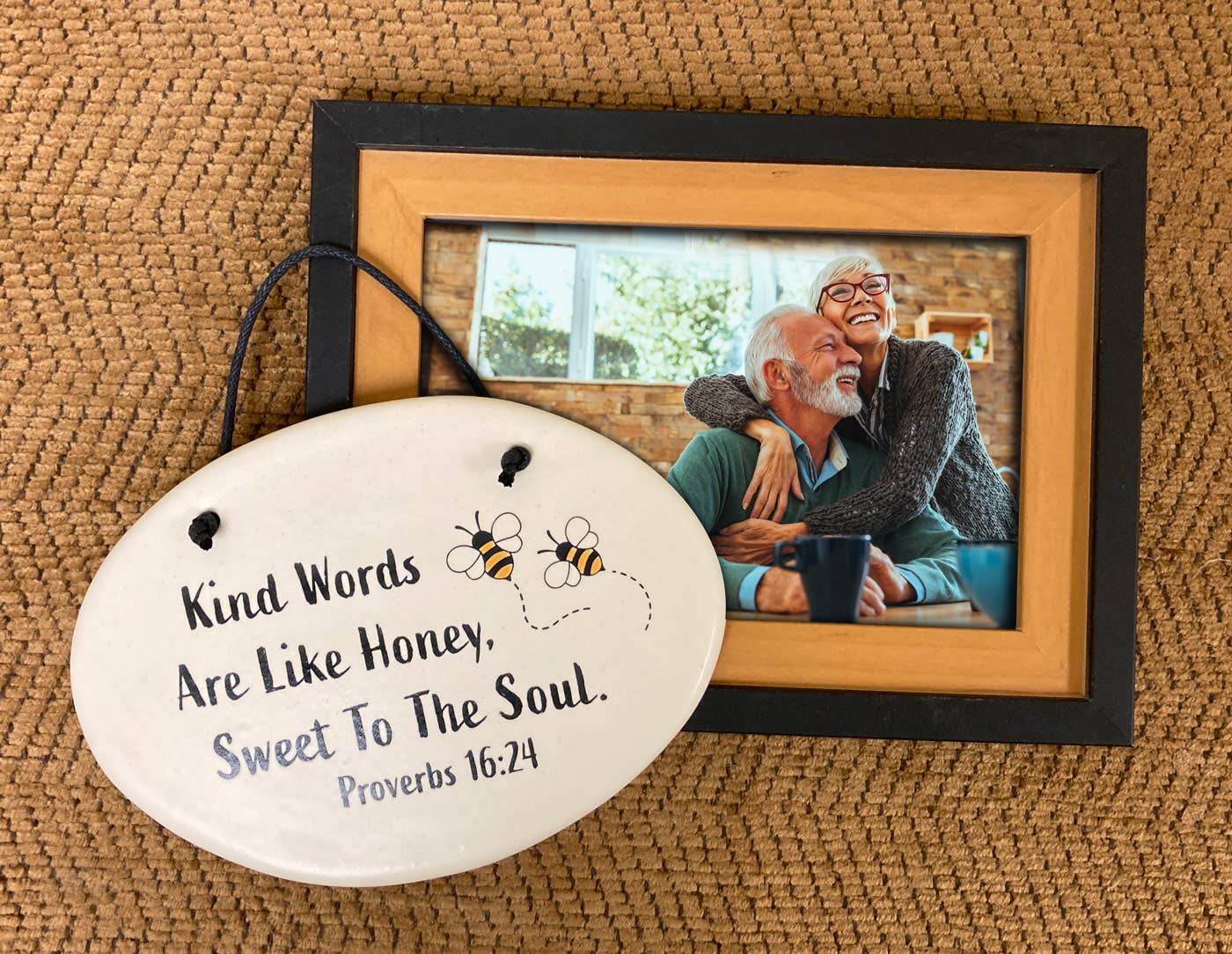 Handmade Honeybee Plaque: Kind words are like honey, sweet to the..、mySite、g9winljtr
