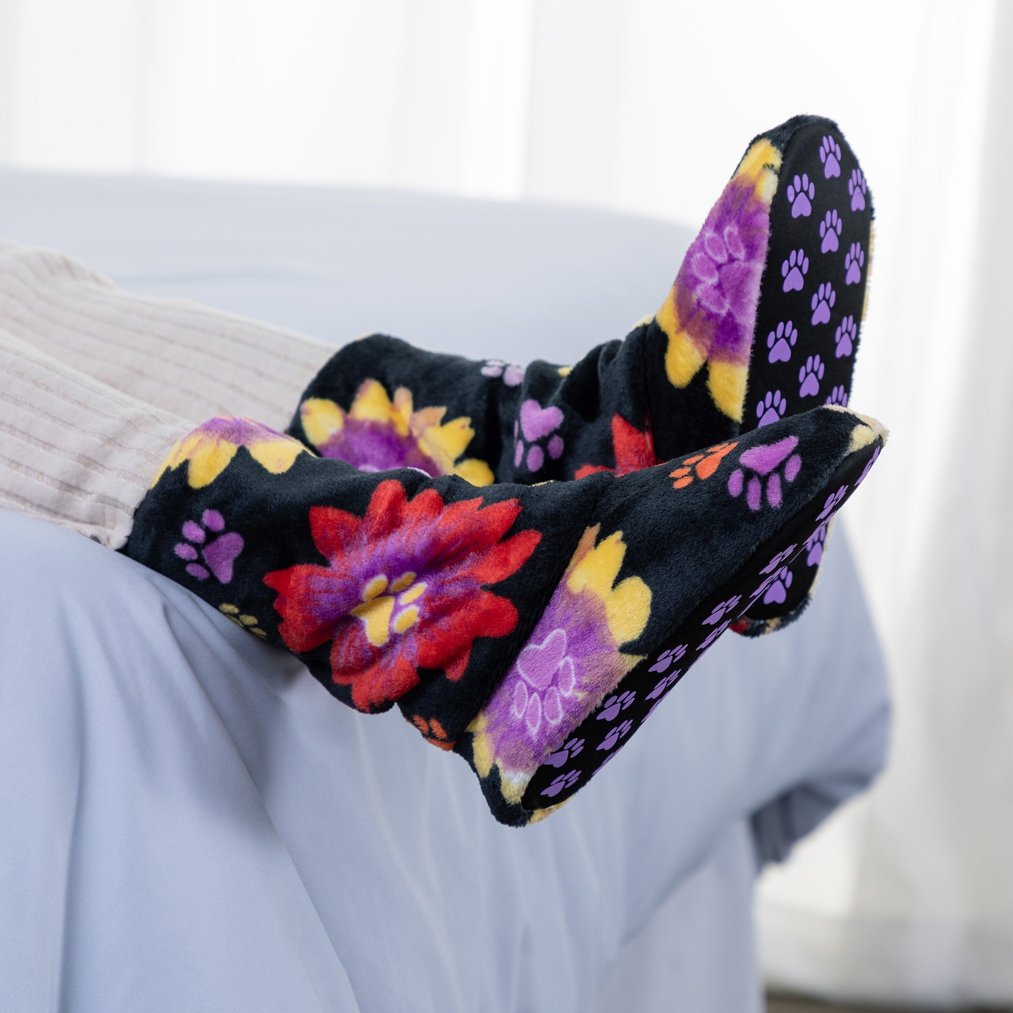 Super Cozy Paw Print Fleece Slipper Booties、mySite、camillekostekn