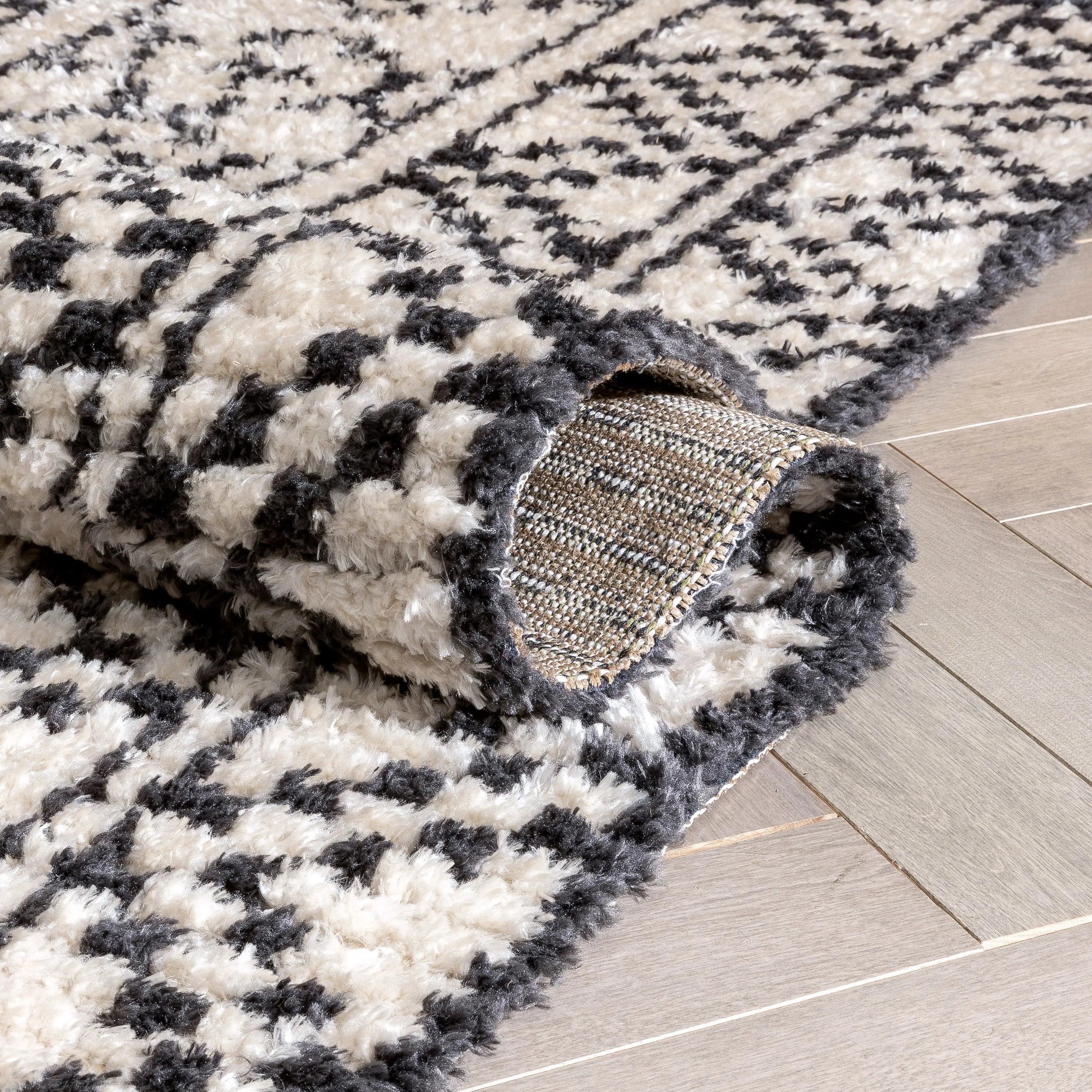 Tallulah Tribal Diamond Lattice Pattern Grey High-Low Textured Pile Rug、mySite、gigharbornorthrealestate
