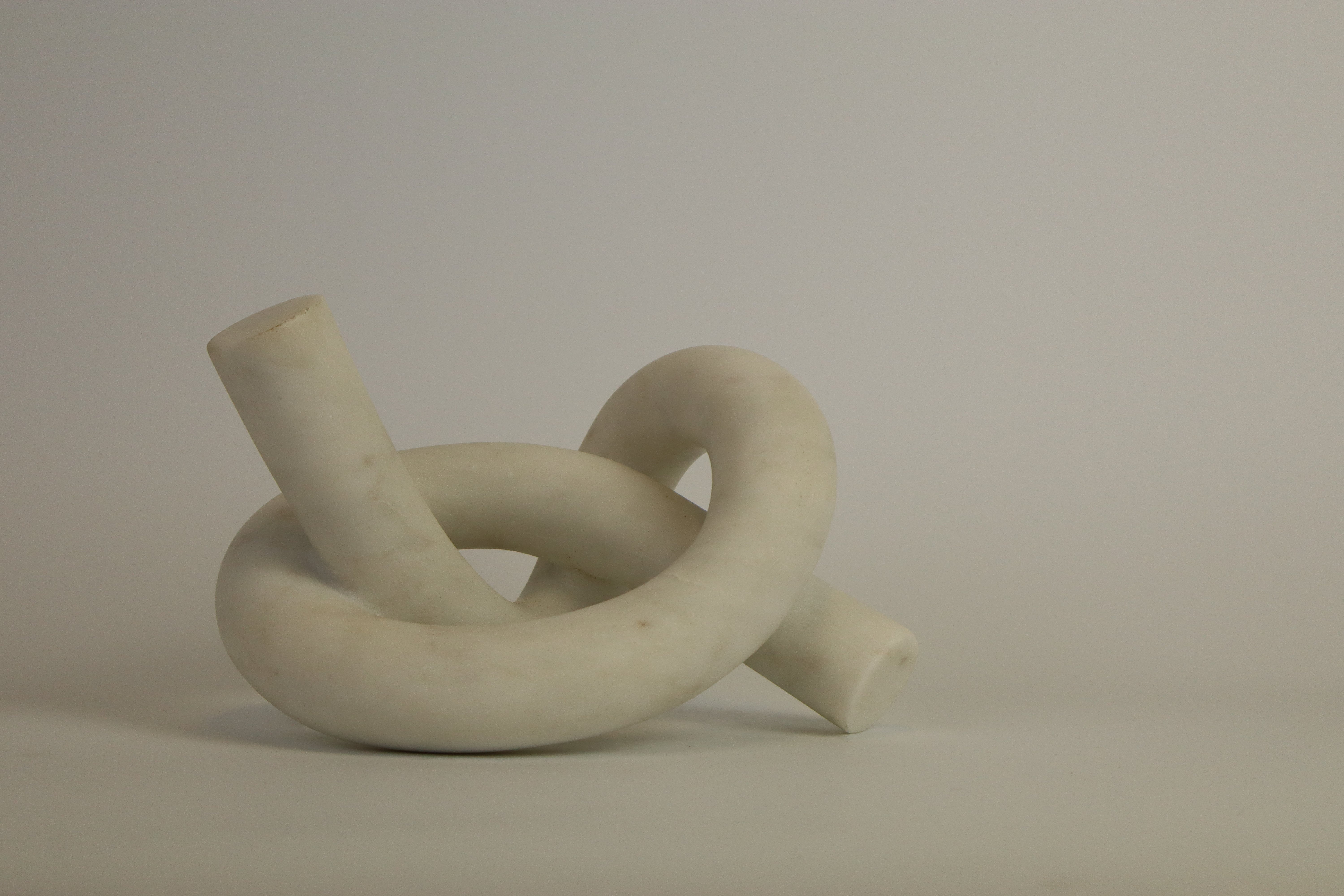 Knot II - White Marble (22 cm)、mySite、topwebapps