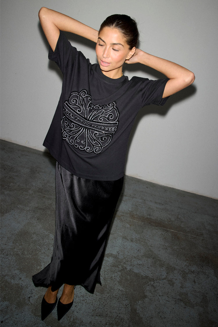 Black Beaded Logo T-shirt、mySite、solidvoid