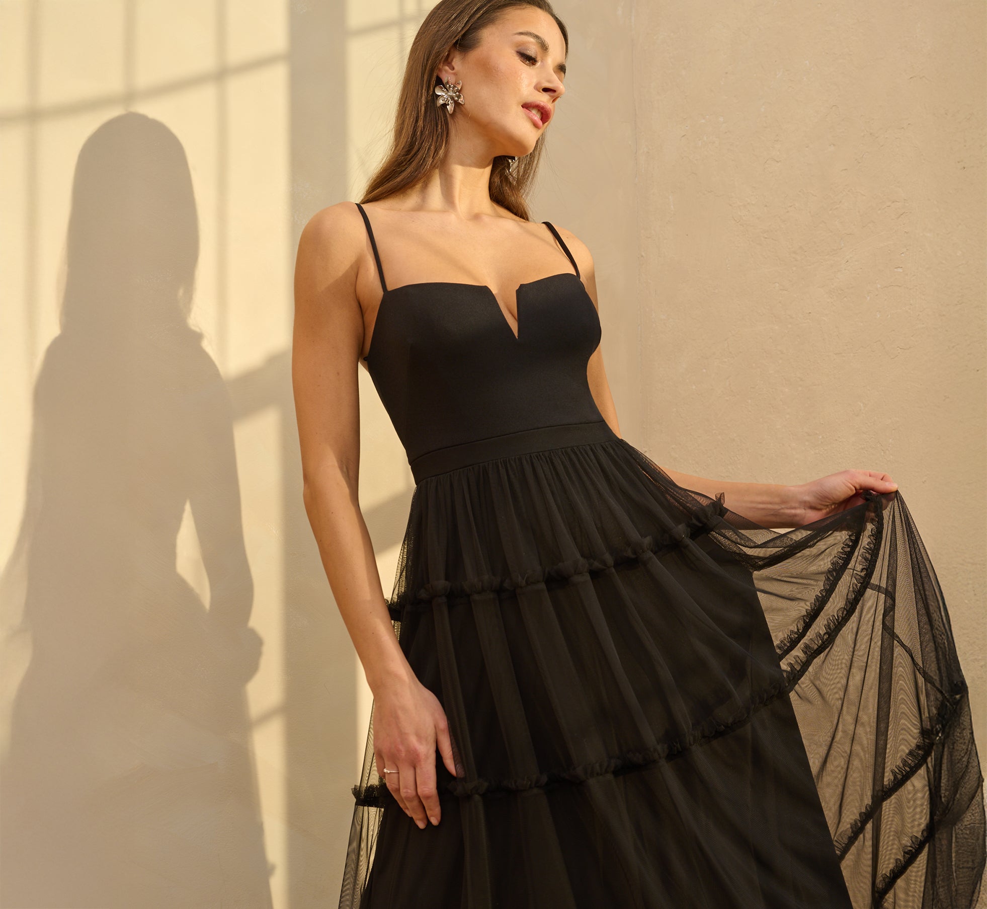 Sleeveless Notch Neck Tiered Mesh Gown In Black、mySite、solidvoid