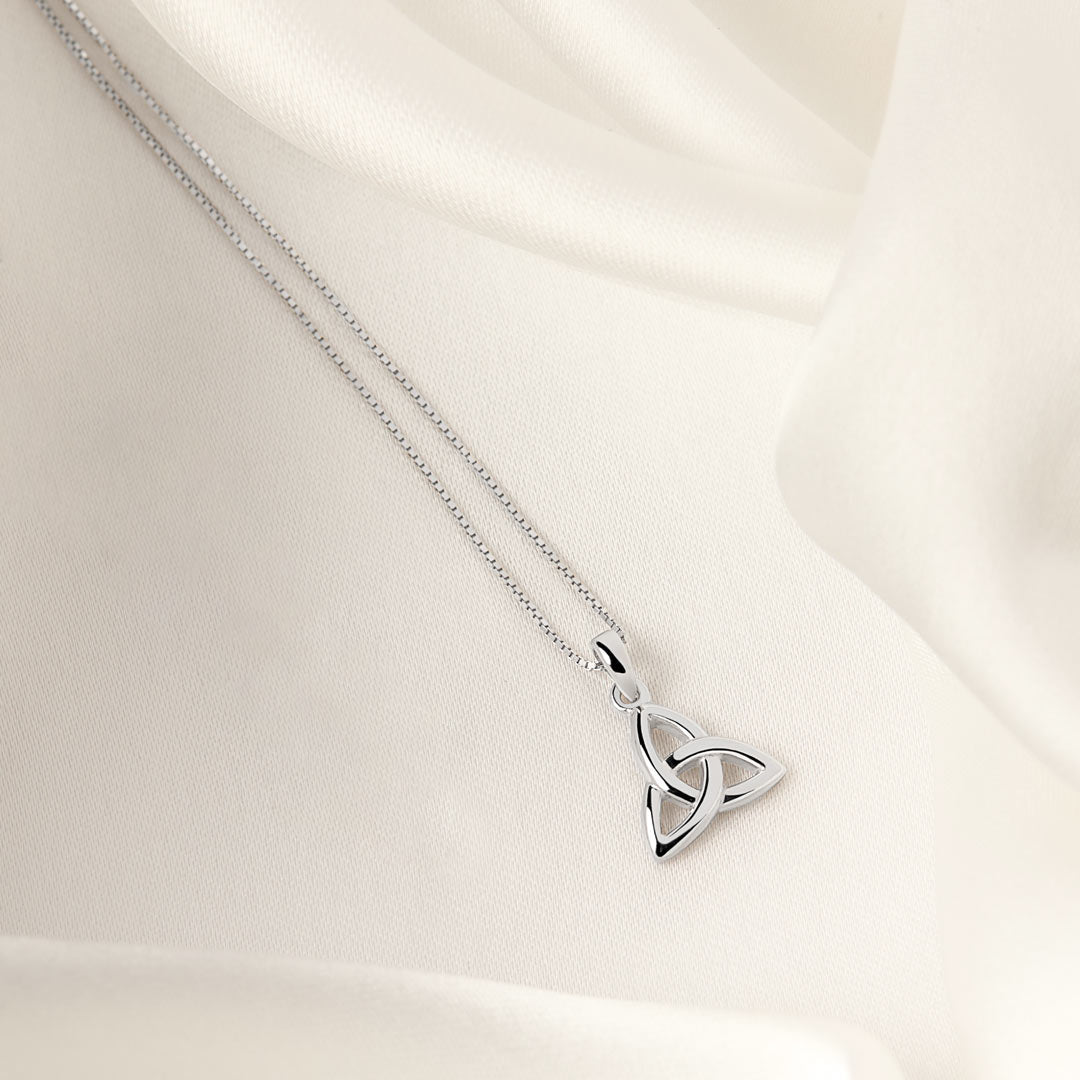 Silver Kids Trinity Knot Pendant、mySite、botmansion