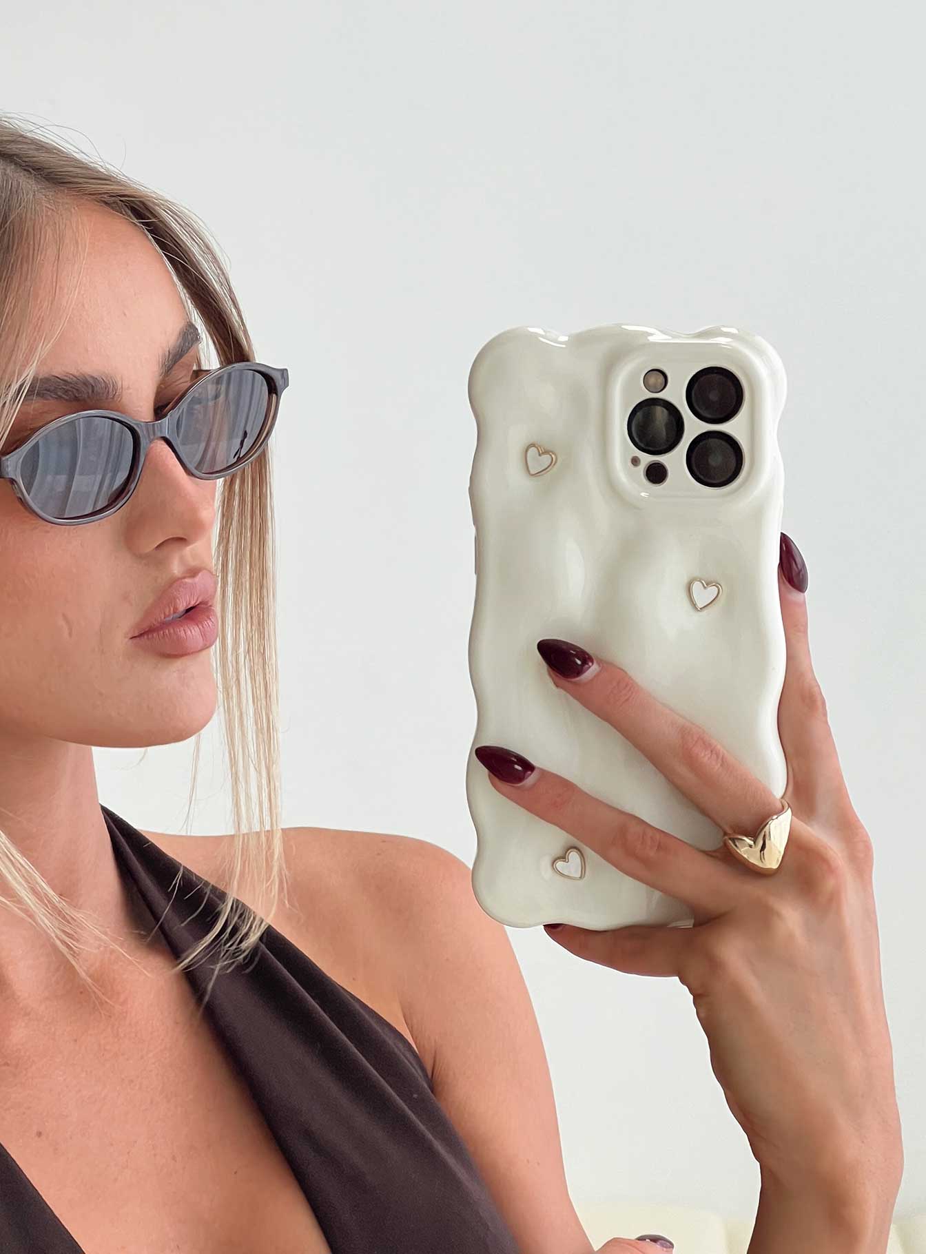 Hit Different Iphone Case Cream、mySite、solidvoid