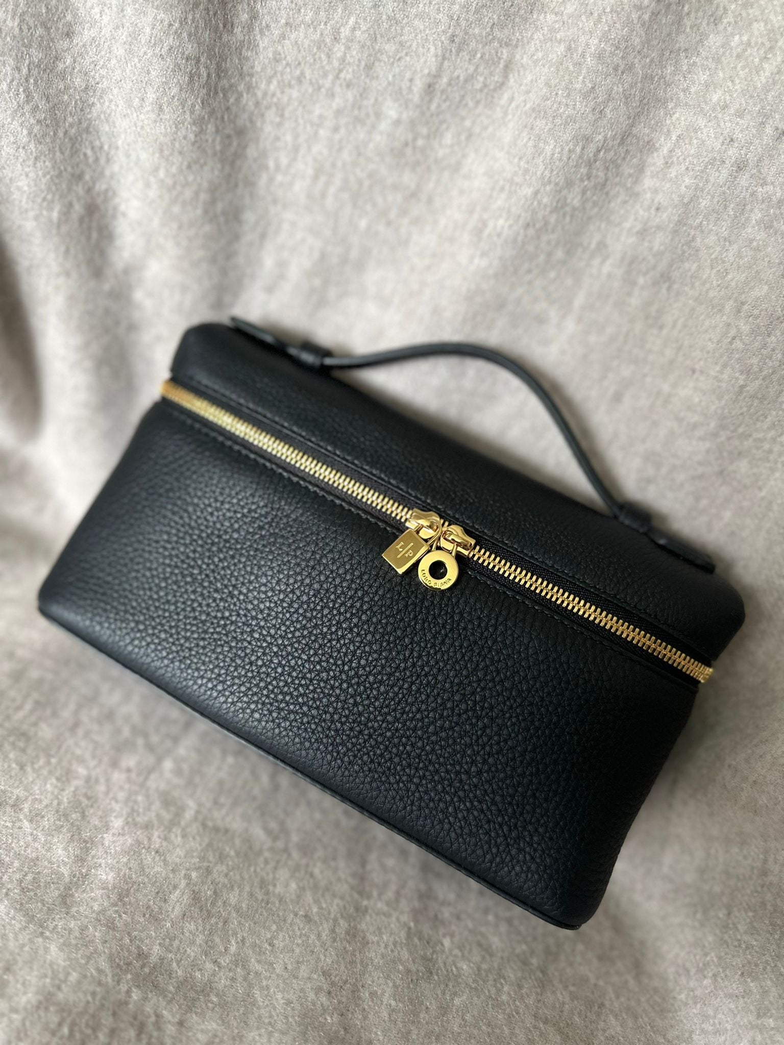 Loro Piana Extra Pocket Pouch L19 (Black)、mySite、garminoutage.com