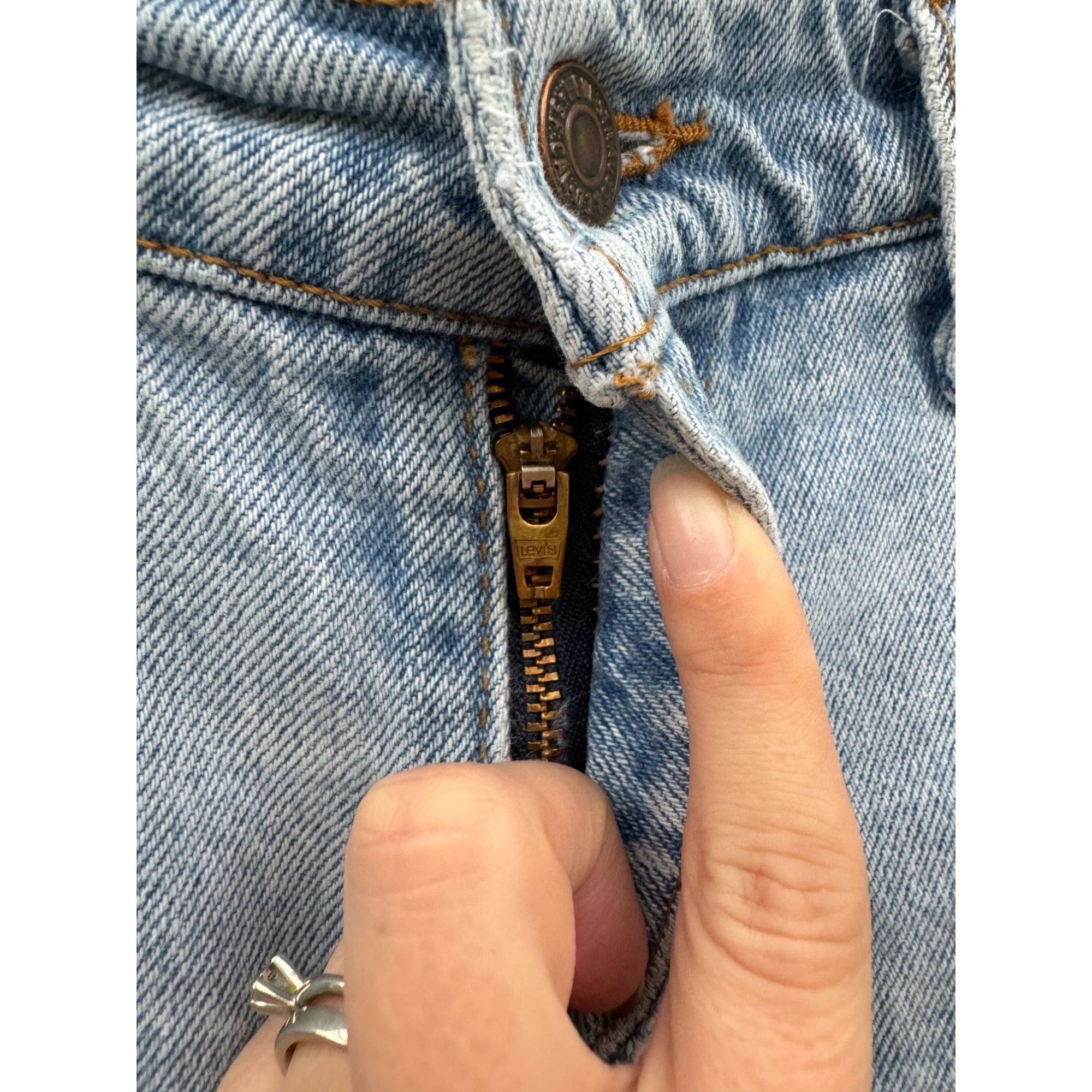 90's Levi's Medium Wash Cut Off Raw Hem Denim Jean Shorts Waist 32、mySite、garagedoors4me