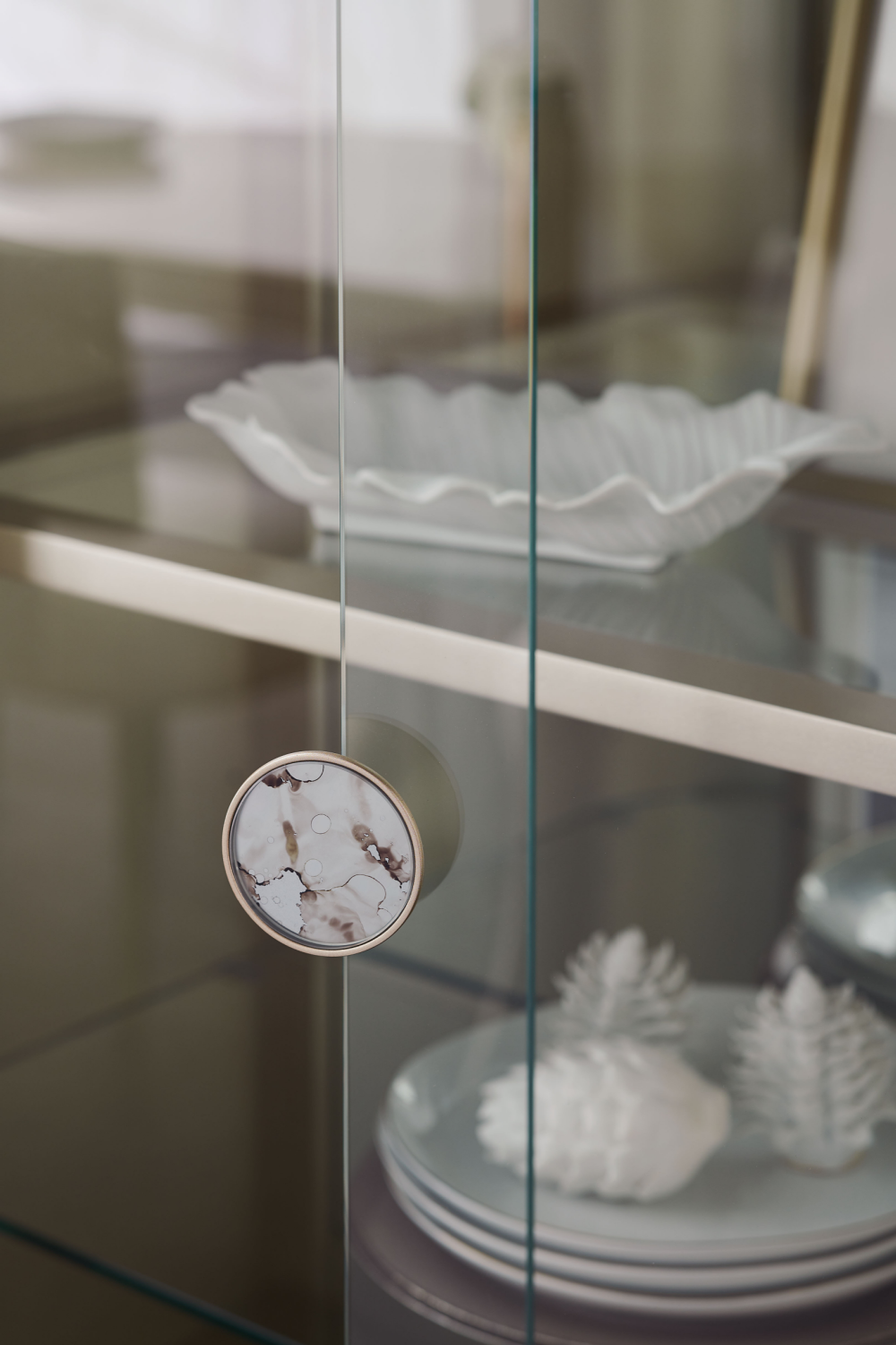 Silver Leaf Display Cabinet | Caracole Time To Reflect、mySite、neckold