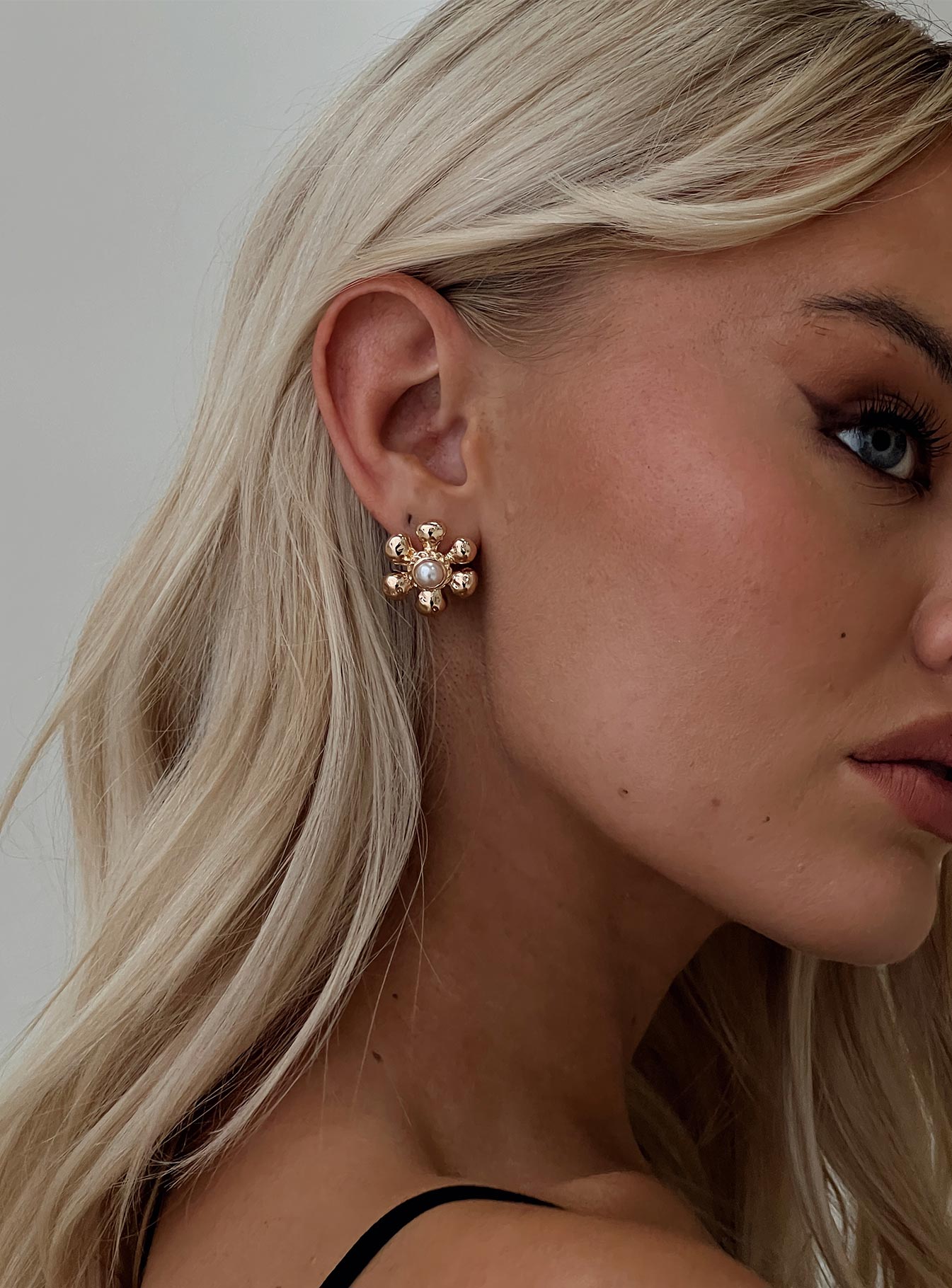 Overnight Earrings Gold、mySite、solidvoid