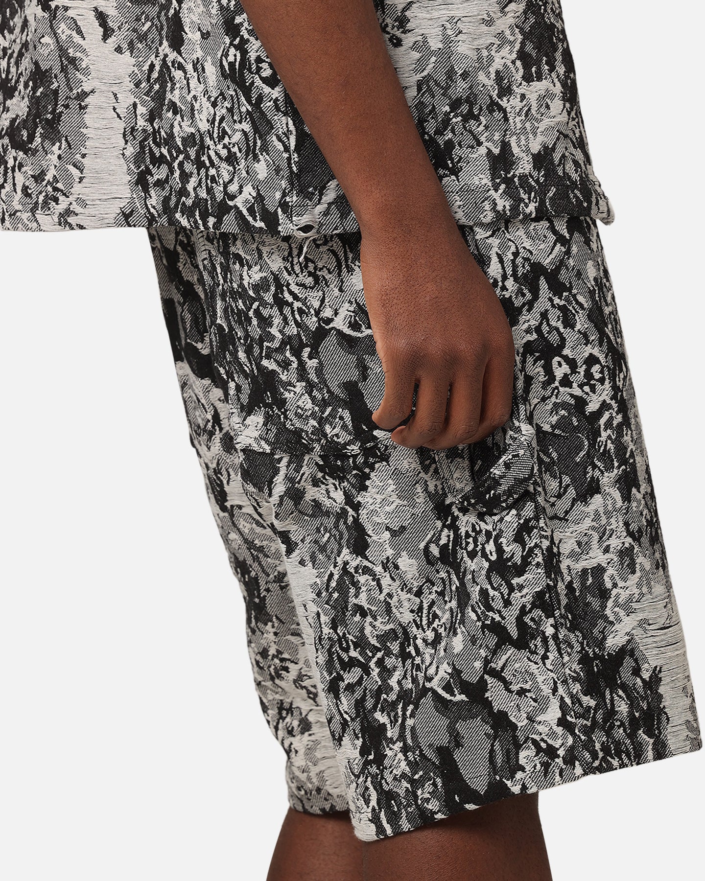 {product_title} - {shop_name}