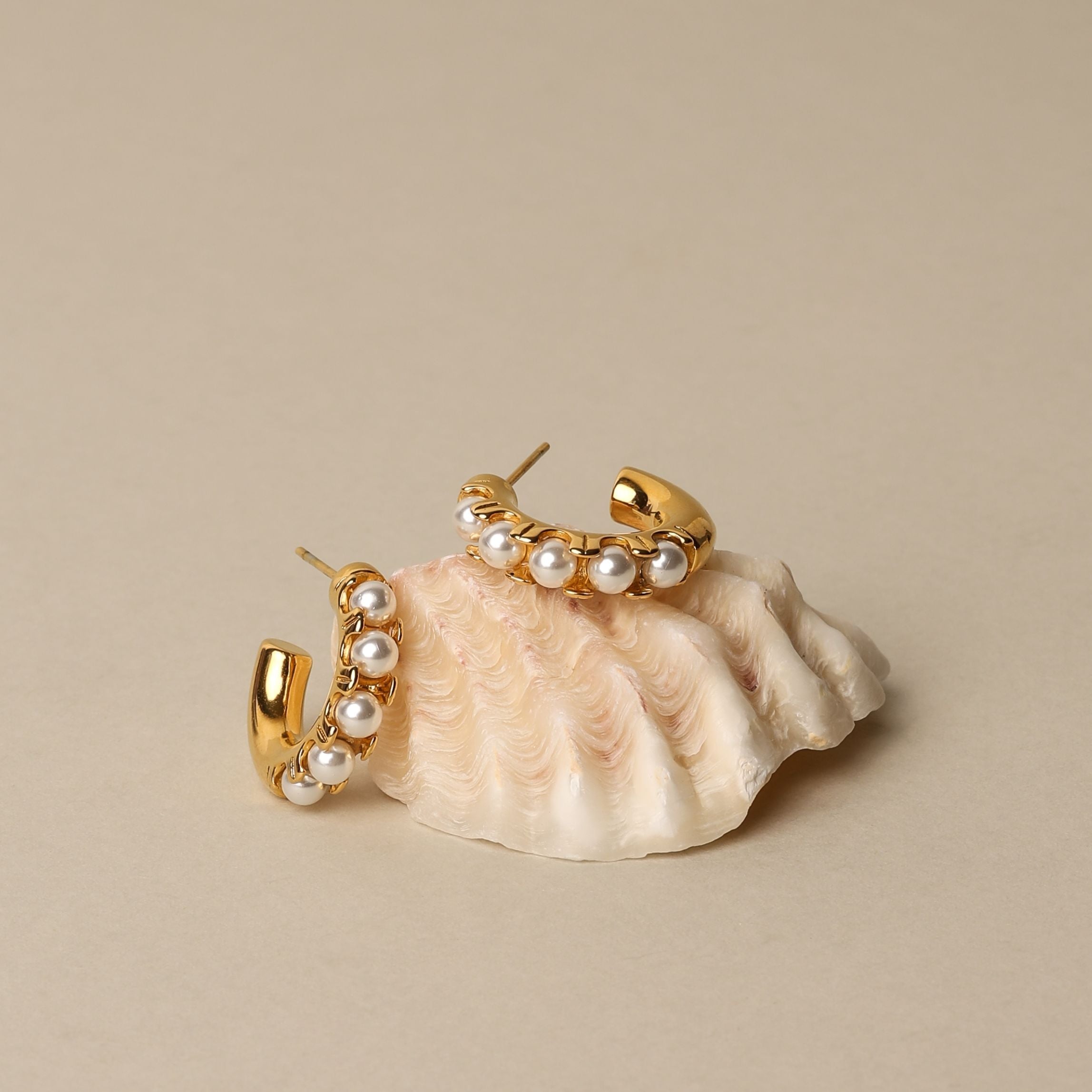 Mini Pearl Huggies Earrings、mySite、hinf8tx79