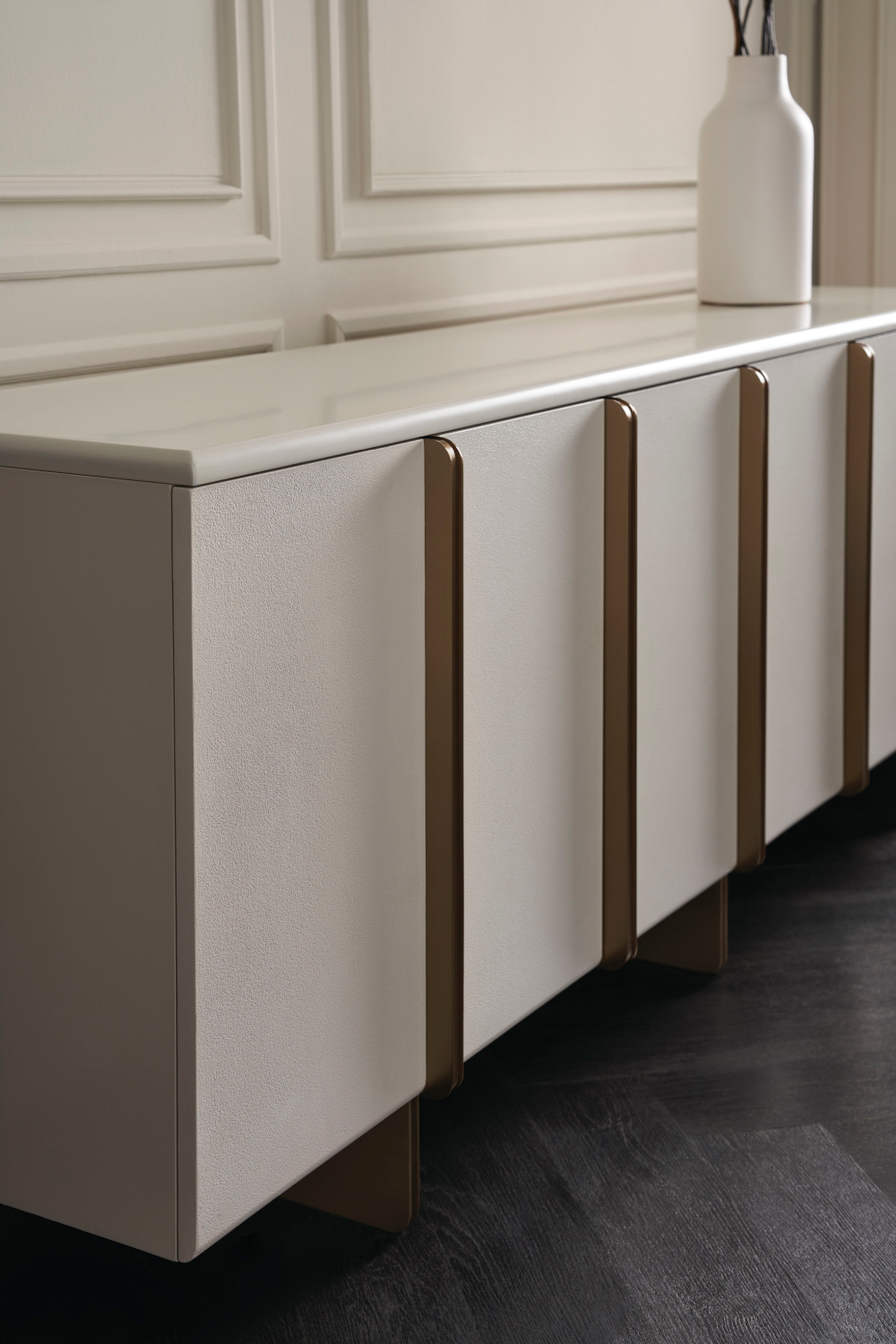 White Modern Credenza | Caracole Emphasis、mySite、neckold