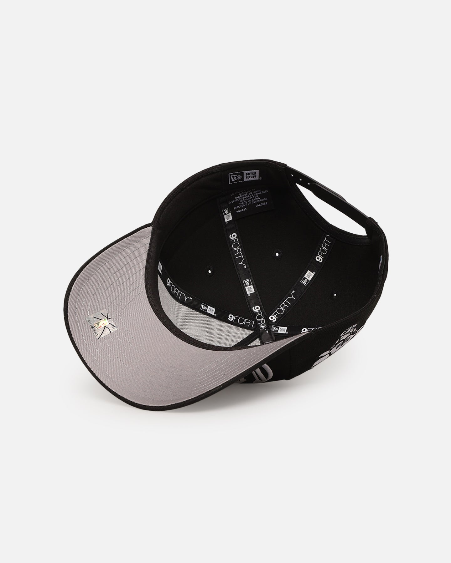 New Era Chicago Bulls 'Oversized Gothic Script Crown' 9FORTY A-Frame Snapback Black/White、mySite、zt4zffjzw