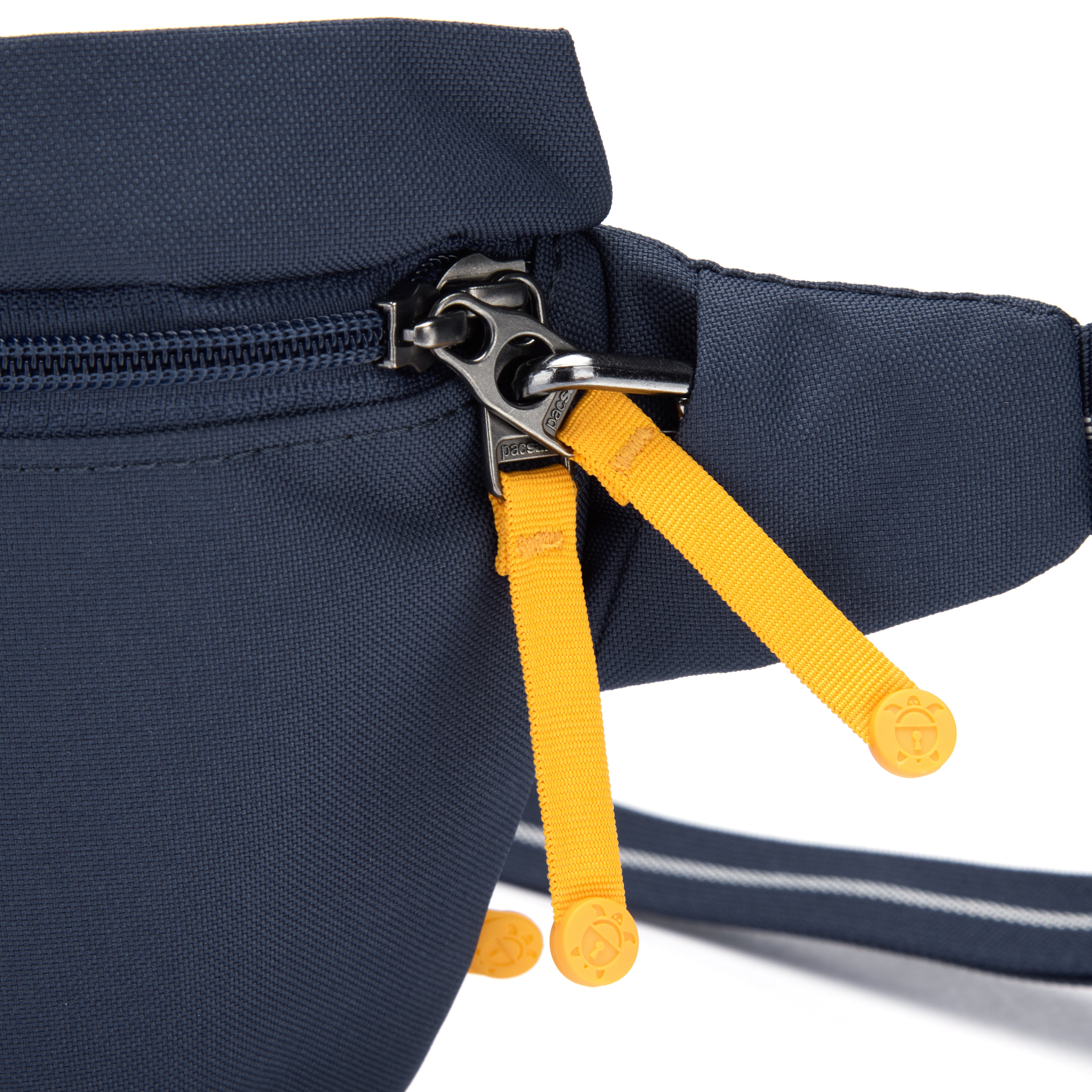 Pacsafe® GO anti-theft sling pack、mySite、garagedoors4me
