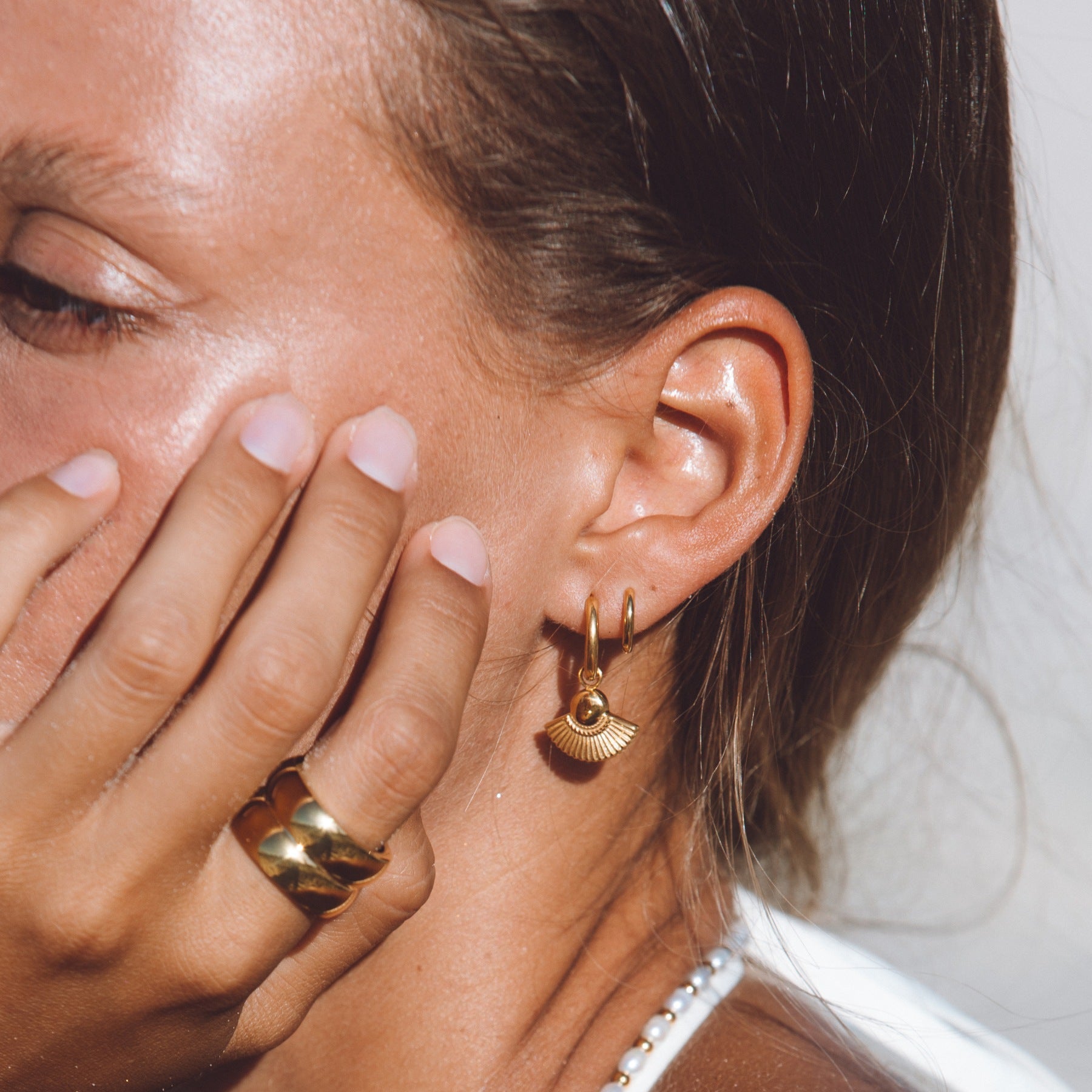 Tiny Huggie Hoops、mySite、hinf8tx79