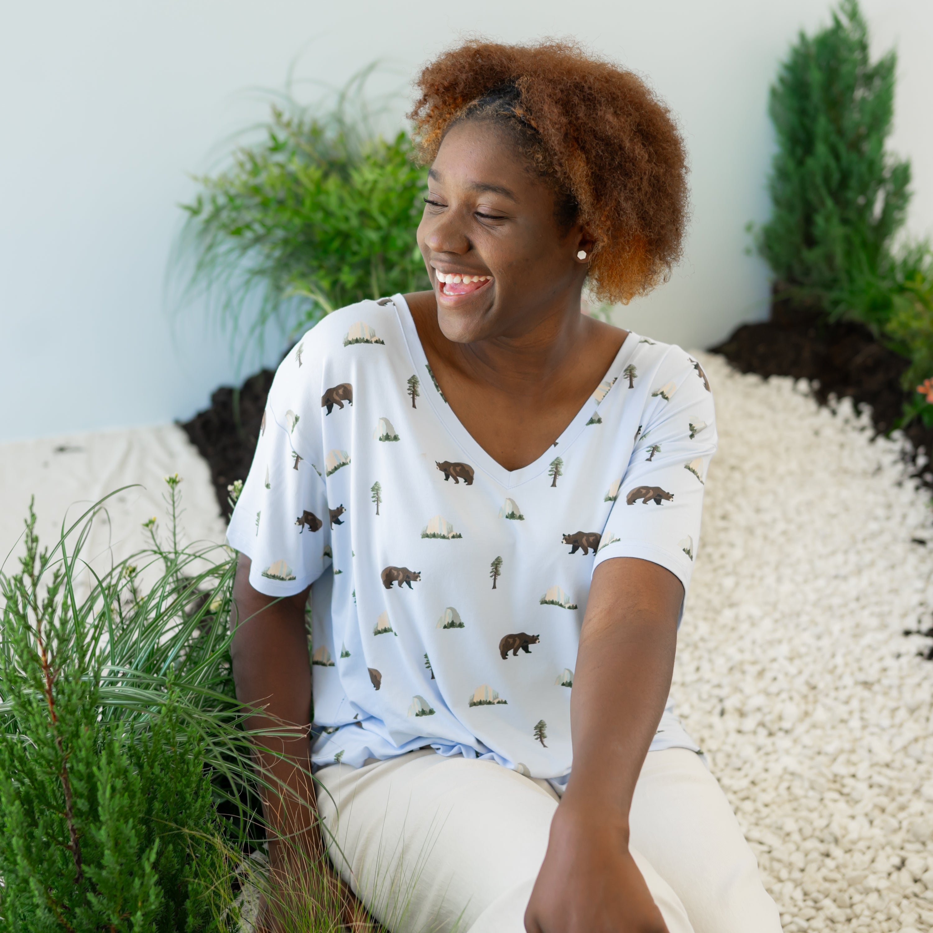  Women's Relaxed Fit V-Neck in Yosemite、mySite、layawaytickets