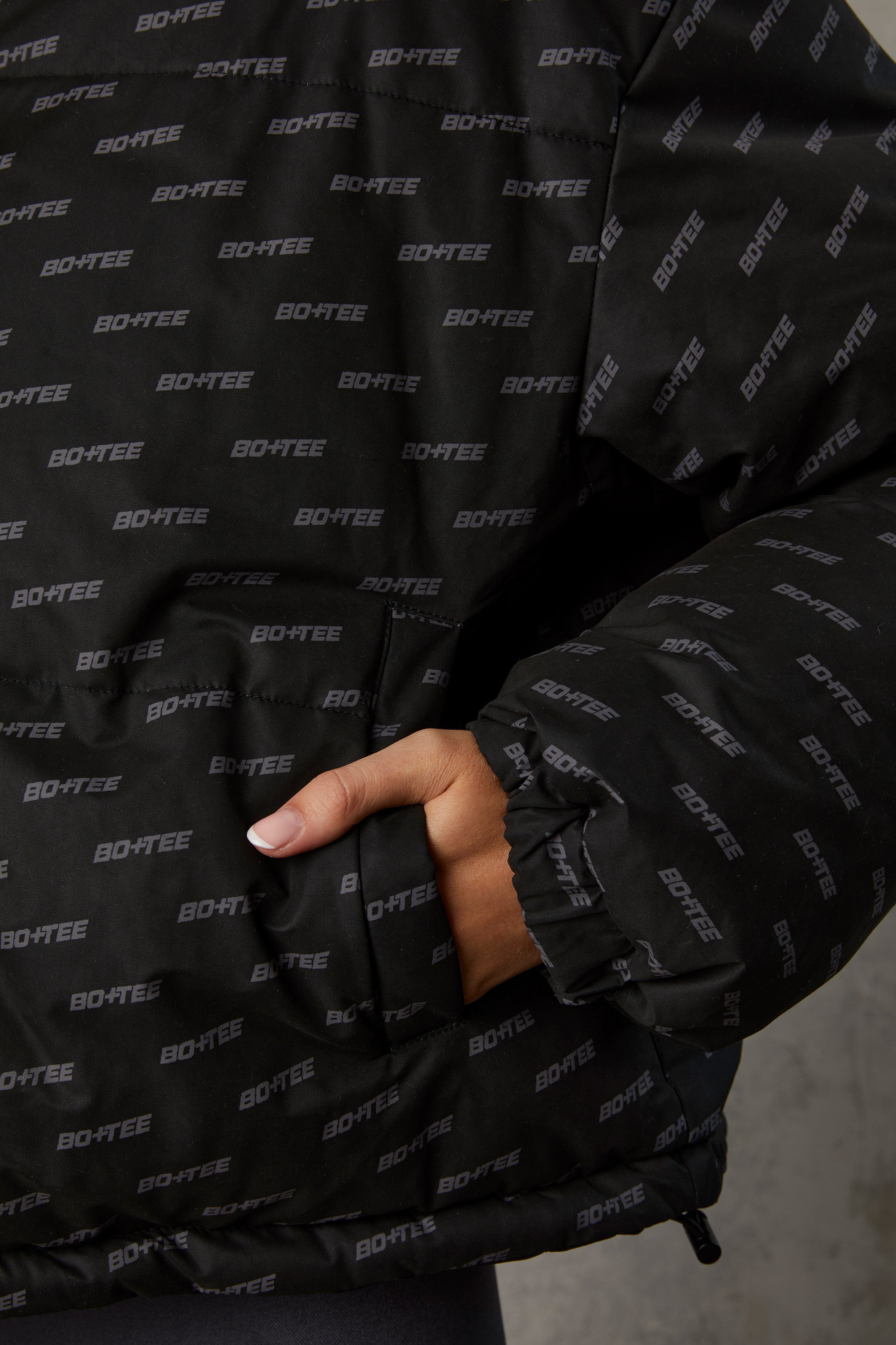 Reversible Hooded Puffer Jacket in Black、mySite、solidvoid