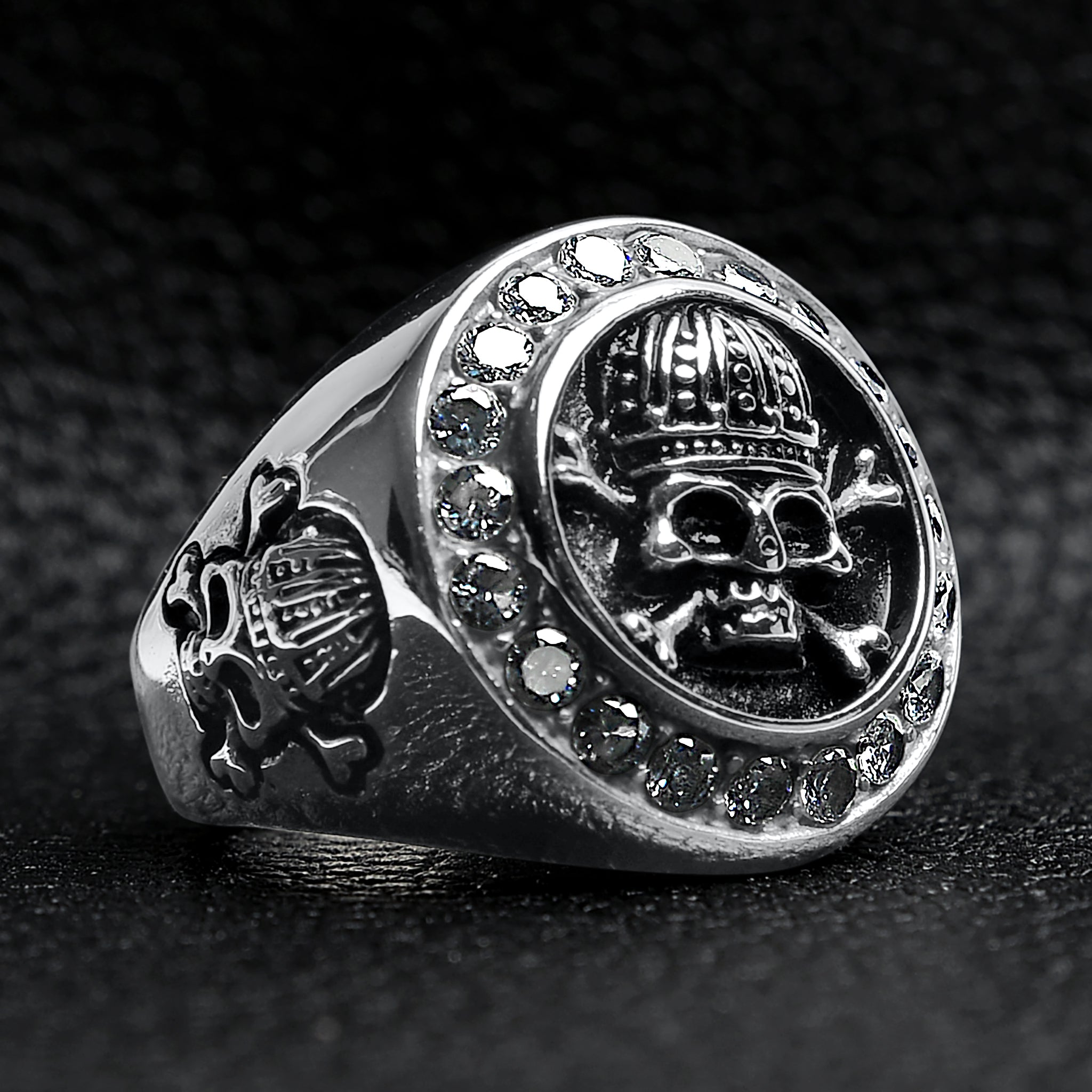 Stainless Steel King Skull And Crossbones With CZ Accent Stones Signet Ring / SCR4052、mySite、dreamappss