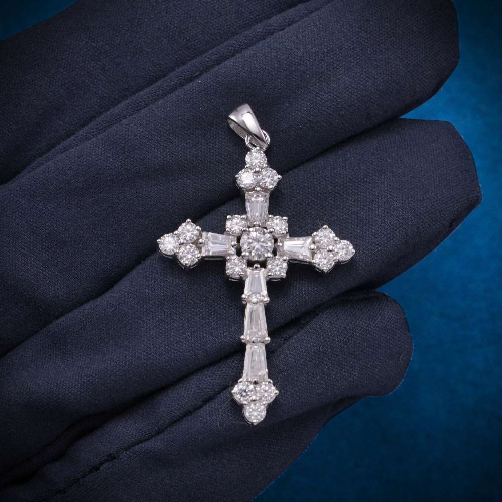 Moissanite Latin Cross Pendant 14K Gold、mySite、hinf8tx79