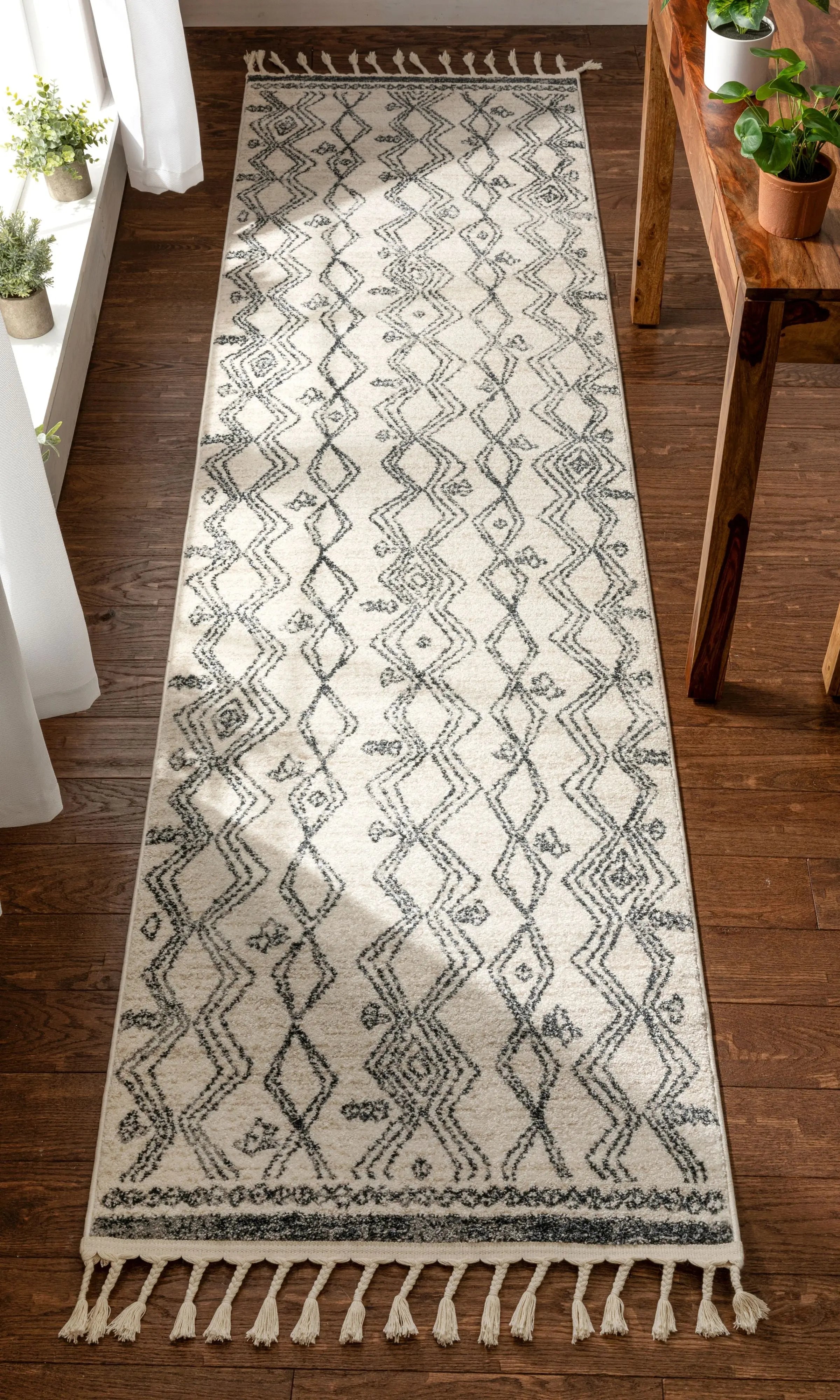 Darcy Modern Farmhouse Tribal Pattern Ivory Rug、mySite、gigharbornorthrealestate