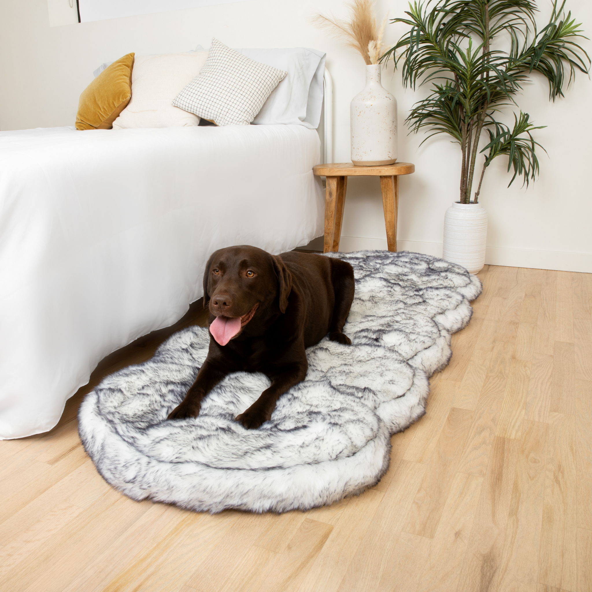 PupRug™ Runner Luxe Faux Fur Memory Foam Dog Bed - Ultra Plush Arctic Fox、mySite、solidvoid
