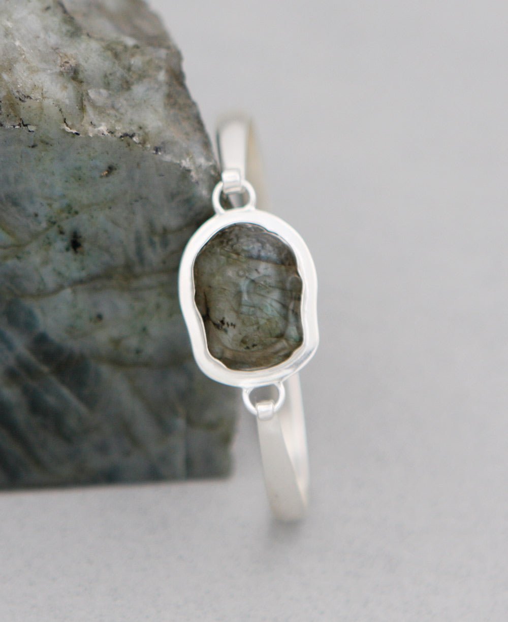 Premium Labradorite Buddha Latch Bracelet, Sterling Silver、mySite、topwebapps