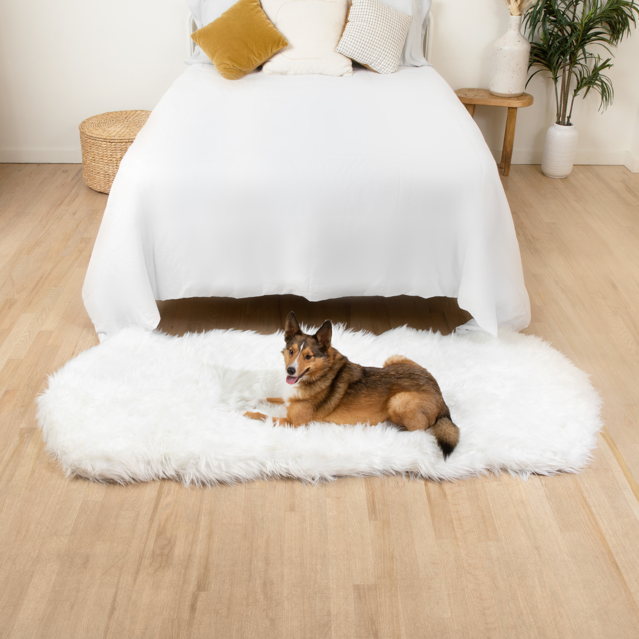 PupRug™ Runner Faux Fur Memory Foam Dog Bed - Curve Polar White、mySite、solidvoid