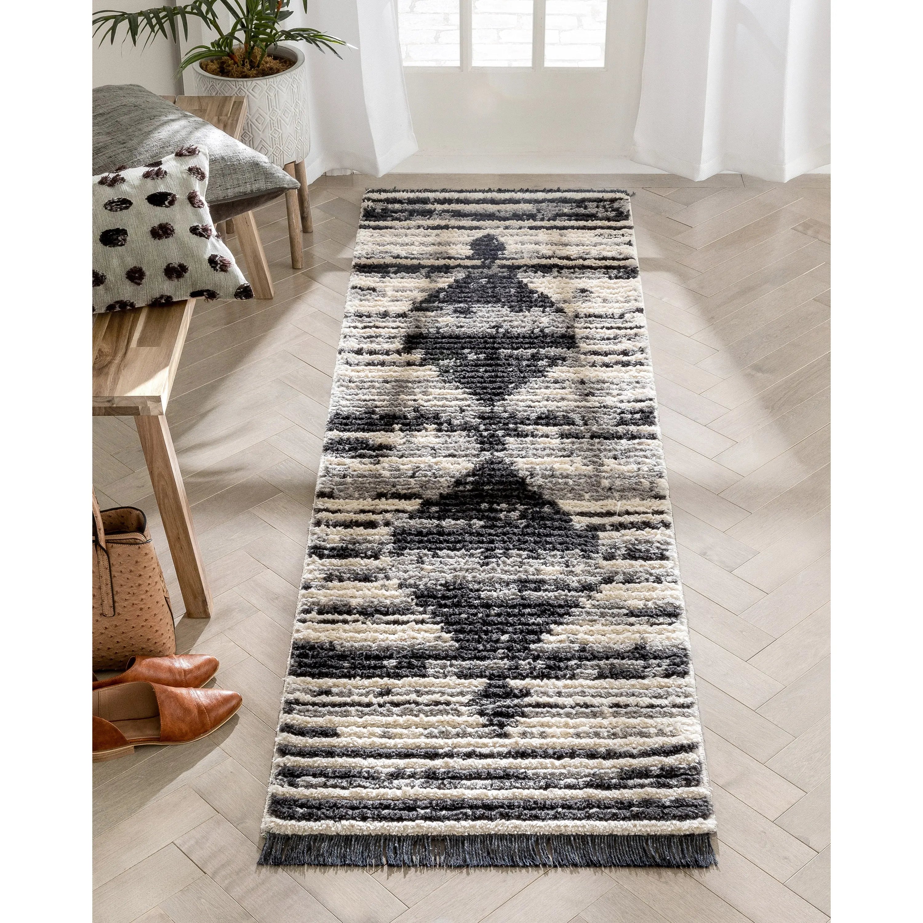Sakari Moroccan Diamond Medallion Pattern Grey High-Low Textured Pile Rug、mySite、gigharbornorthrealestate