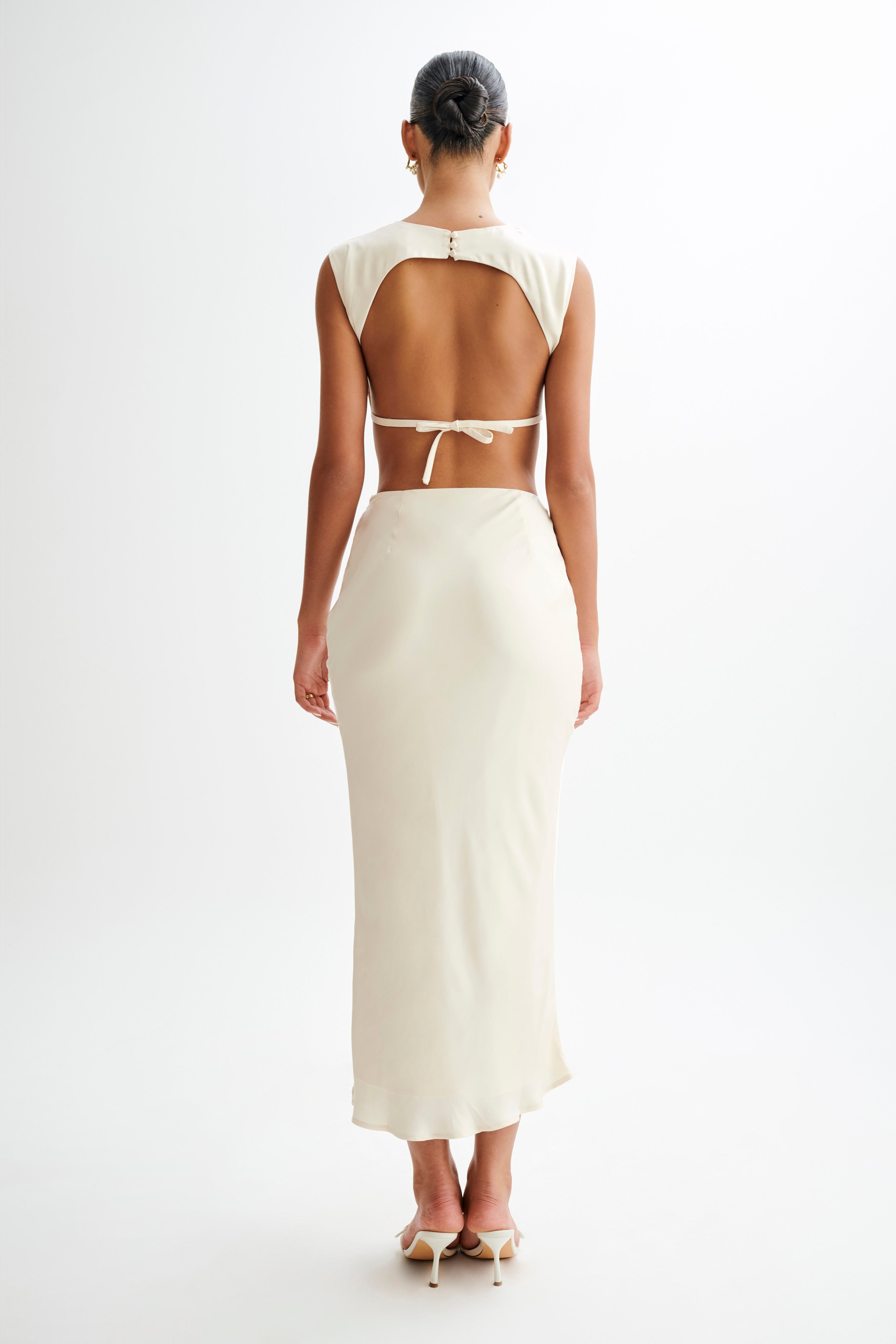 Viviana Satin Sleeveless Crop Top - Ivory、mySite、solidvoid