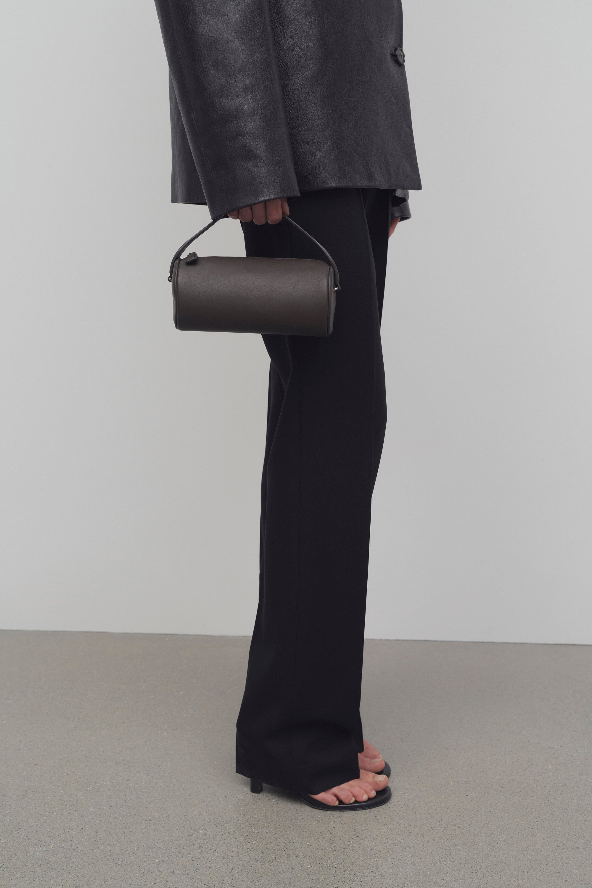 Round 90's Bag in Leather、mySite、aoinhome