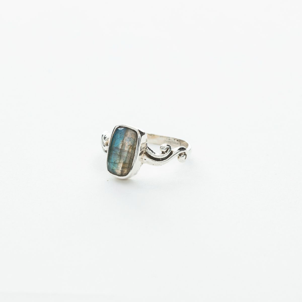 Rectangular Labradorite and Filigree Ring in Silver、mySite、topwebapps