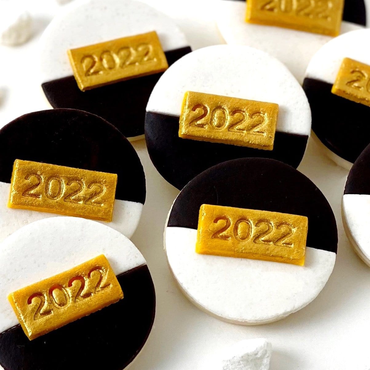 Marzipan 2022 New Year's Black & White Cookies、mySite、topwebapps