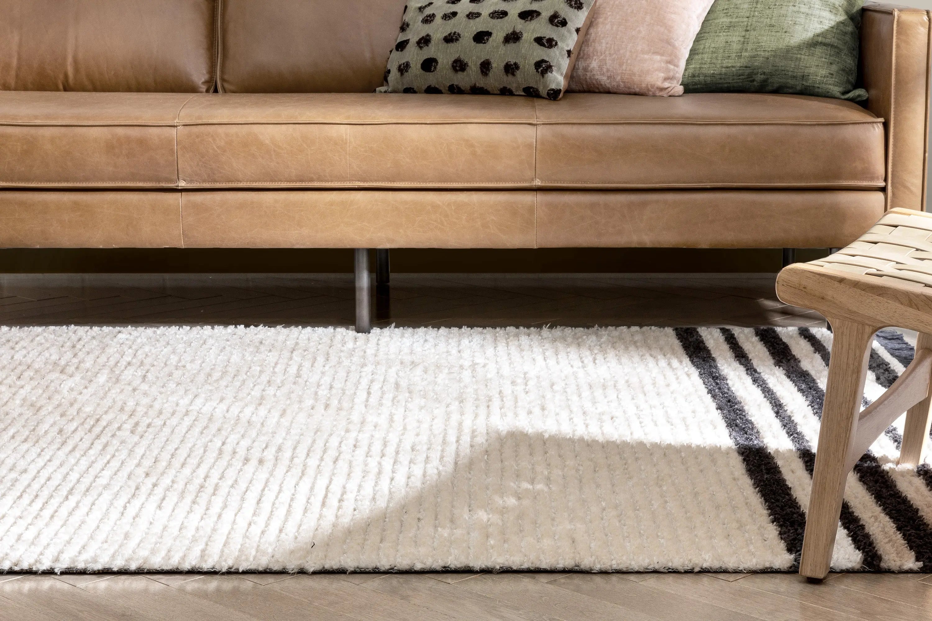 Adriel Tribal Solid Border Pattern Ivory High-Low Textured Pile Rug、mySite、gigharbornorthrealestate