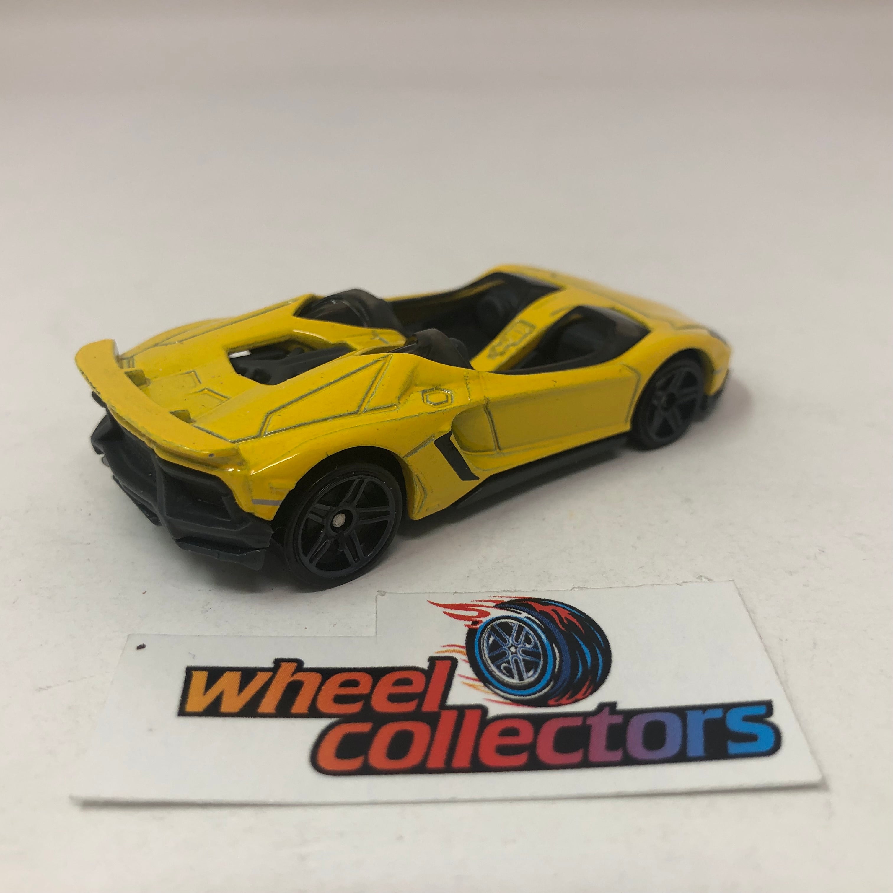 Lamborghini Aventador * Yellow * Hot Wheels Loose 1:64 Scale、mySite、hgirdovlk
