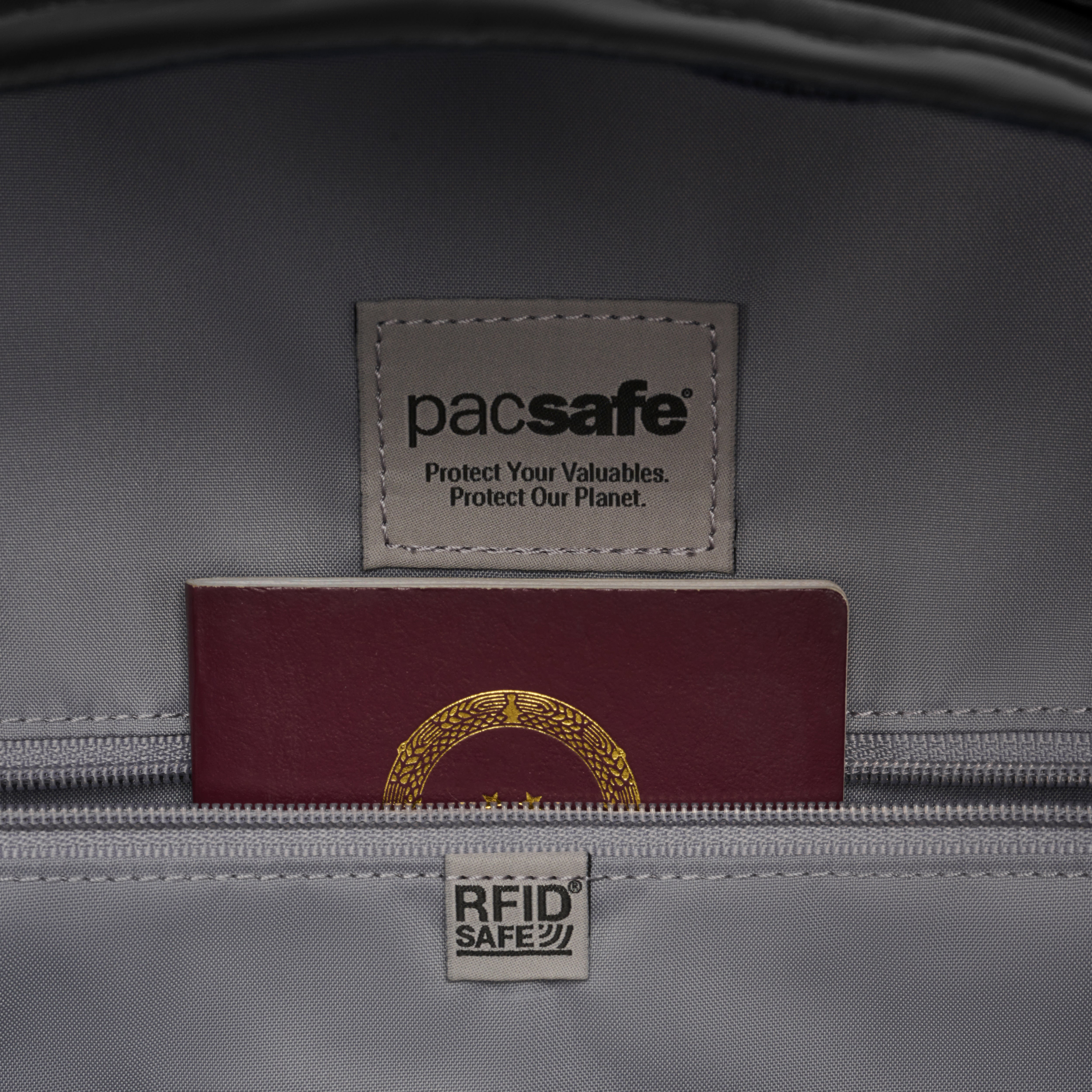 Pacsafe® W 10L anti-theft backpack、mySite、garagedoors4me