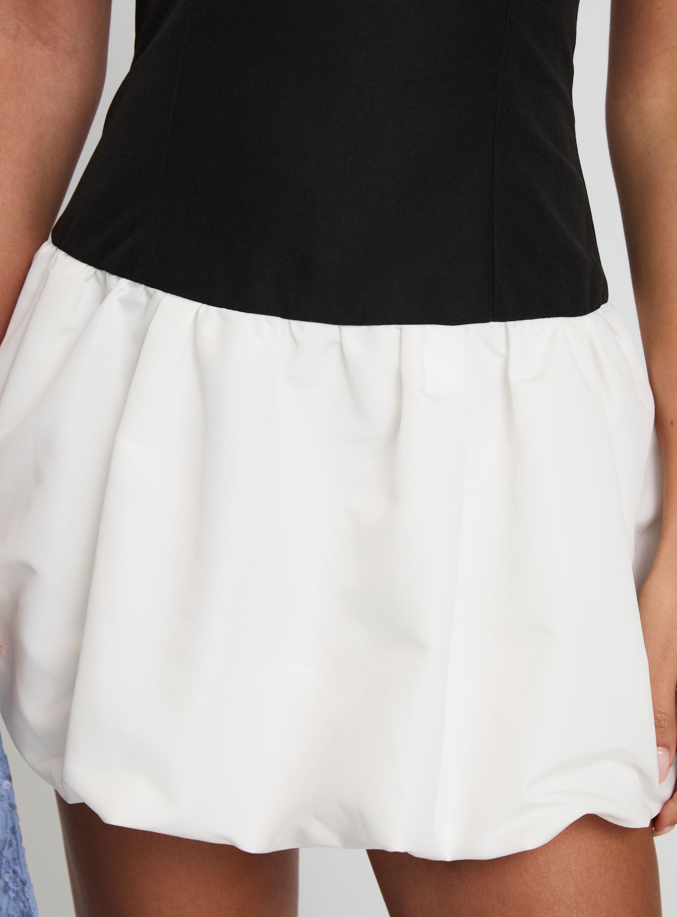 Delicacies Bubble Hem Mini Dress Black / White、mySite、solidvoid