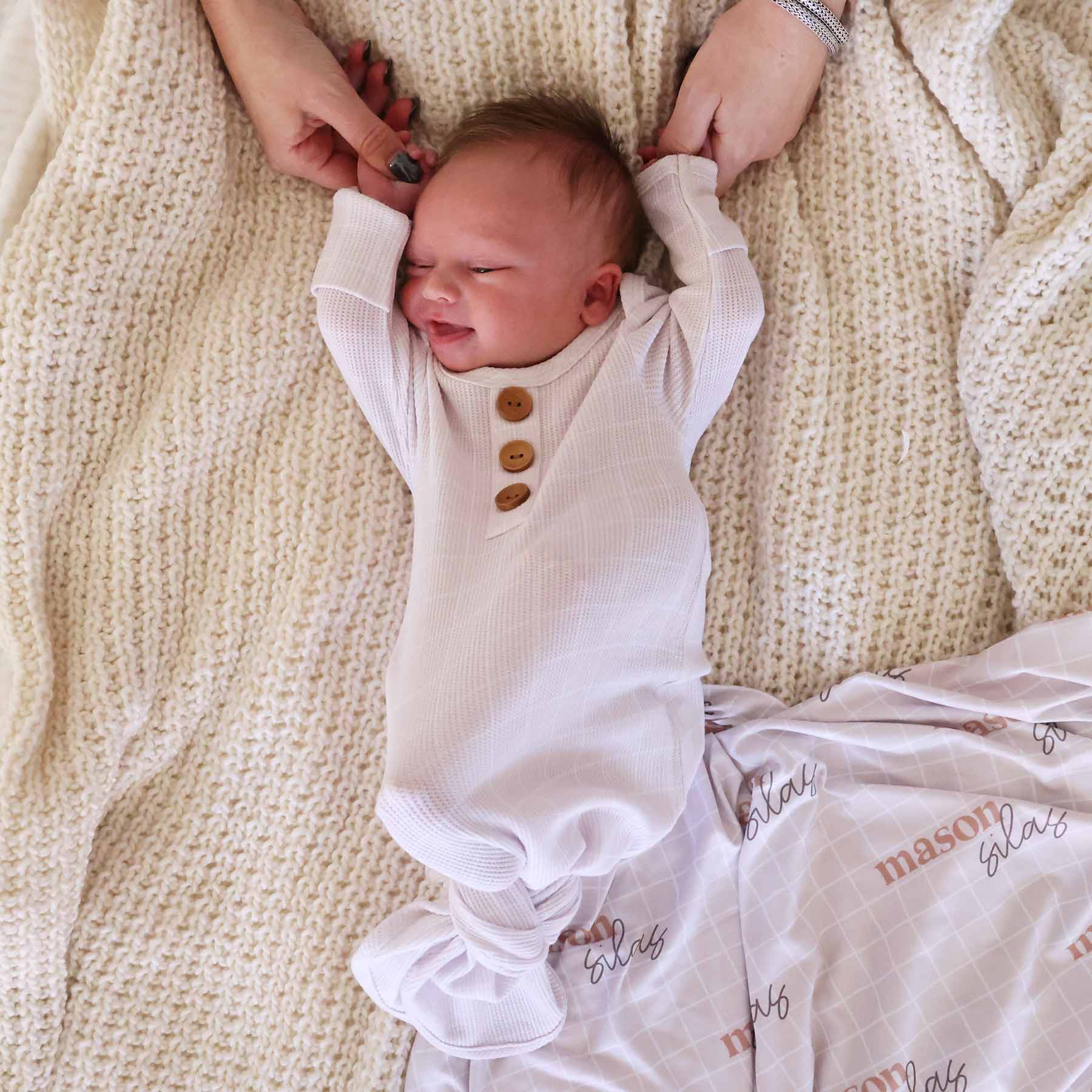  Sloane's Squares Bamboo Waffle Newborn Baby Knot Gown & Hat Set、mySite、layawaytickets