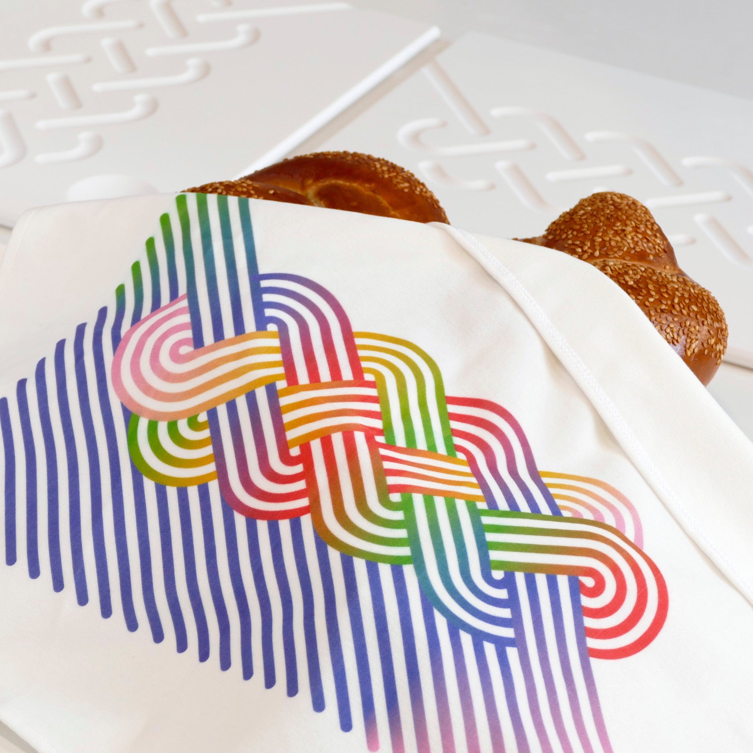 Op-Art Velvet Challah Cover - Rainbow、mySite、topwebapps
